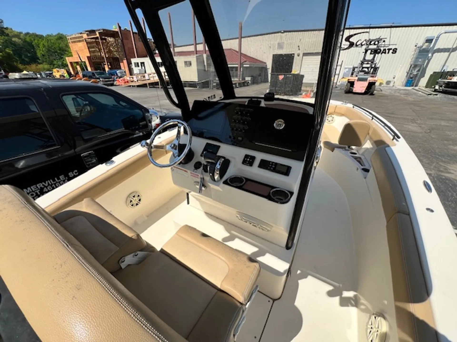 SCOUT BOATS 235 XSF W/F250UCA in Ridgeville, SC — photo 4