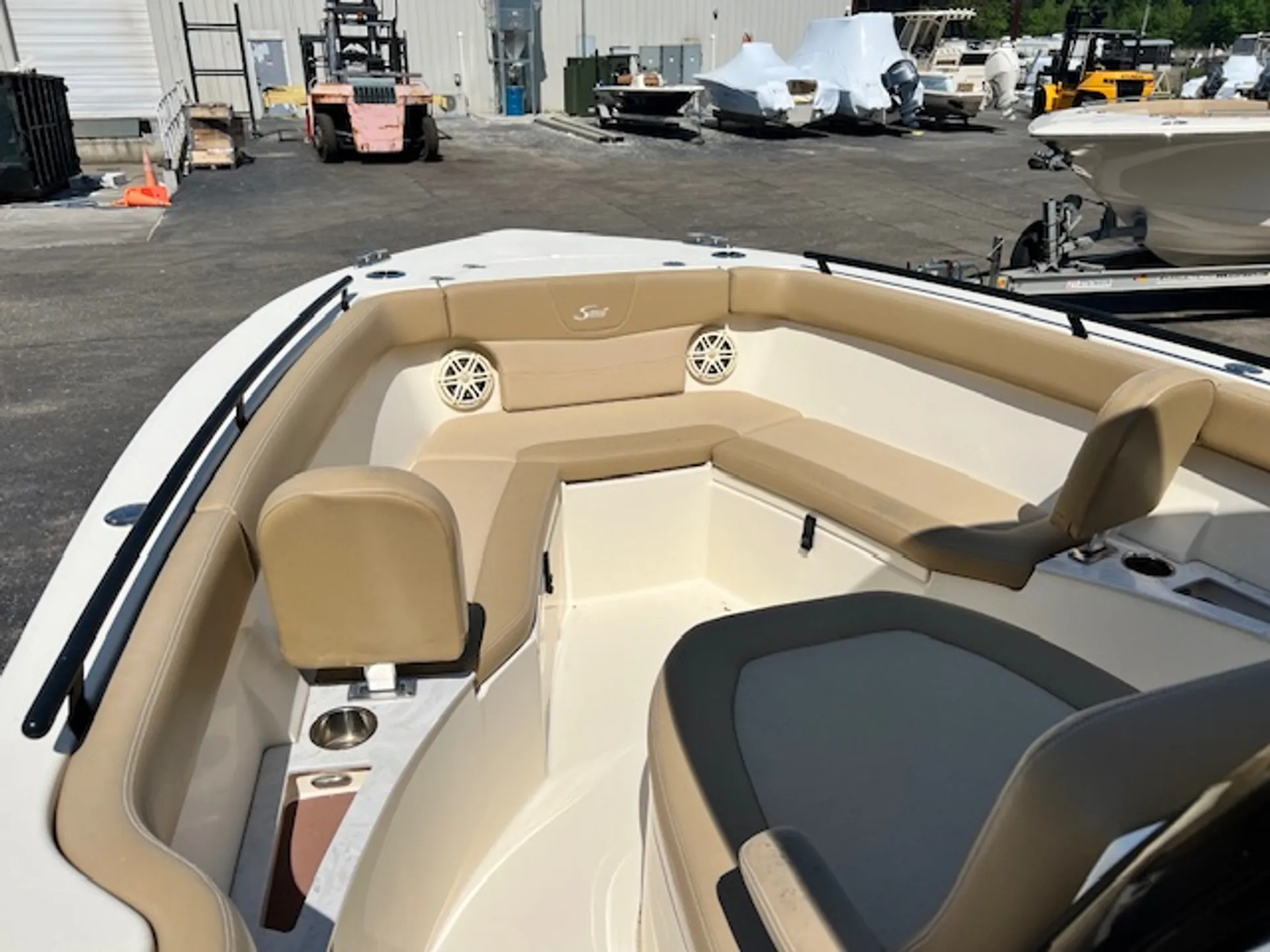 SCOUT BOATS 235 XSF W/F250UCA in Ridgeville, SC — photo 6