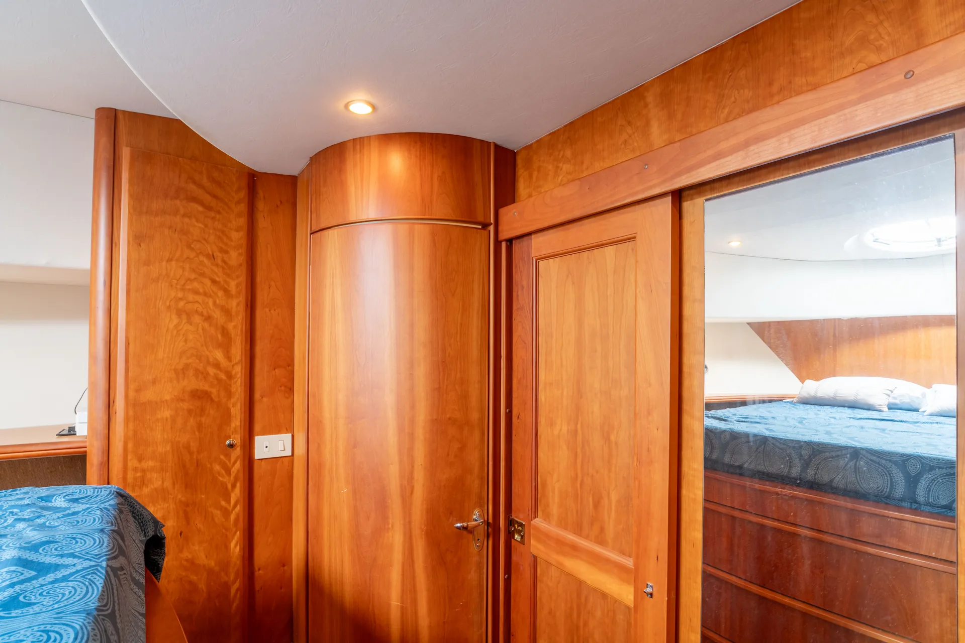 46” SPORT BRIDGE YACHT