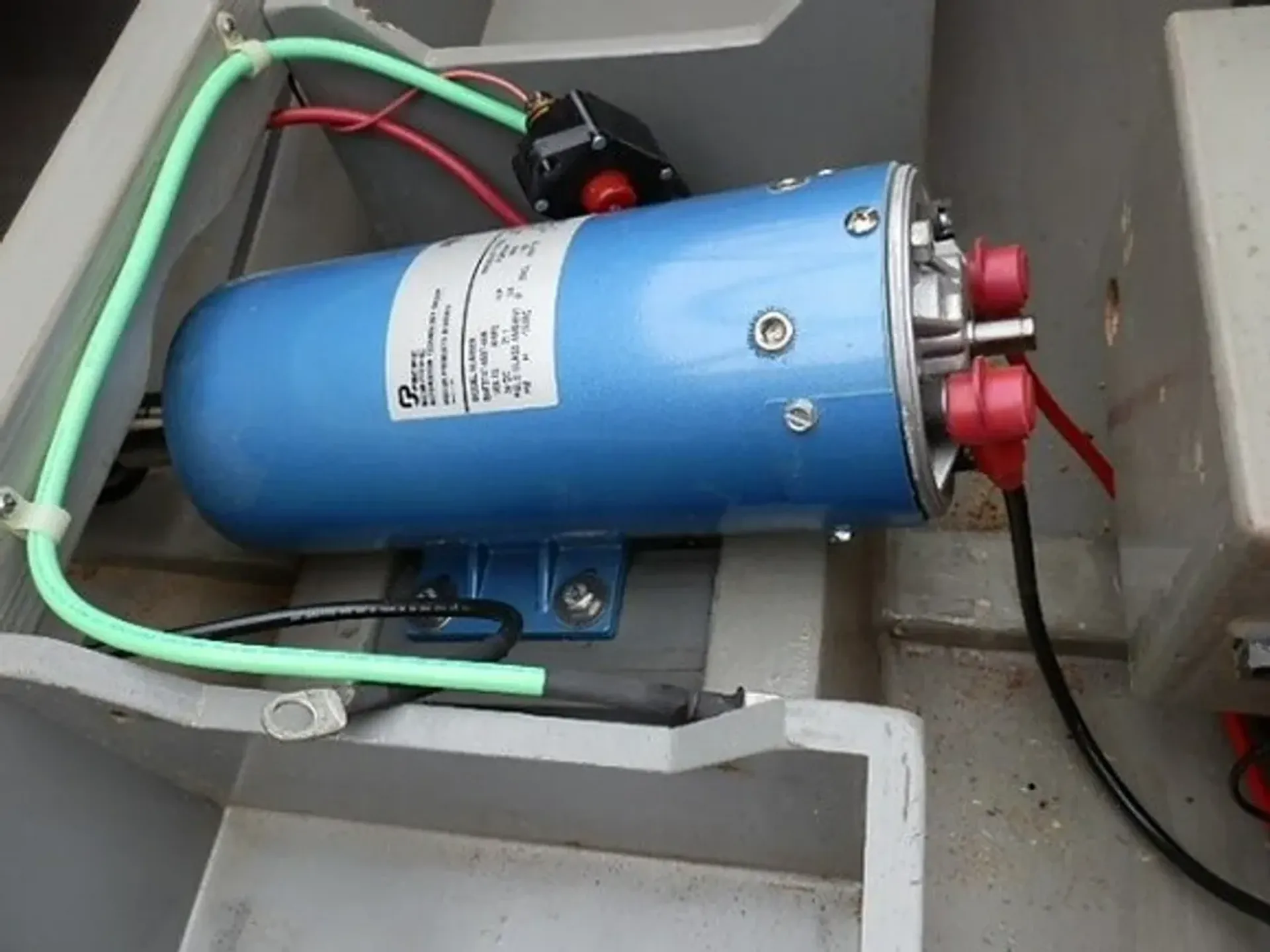 Stunning Classic Electric Boat – Glide in Style!