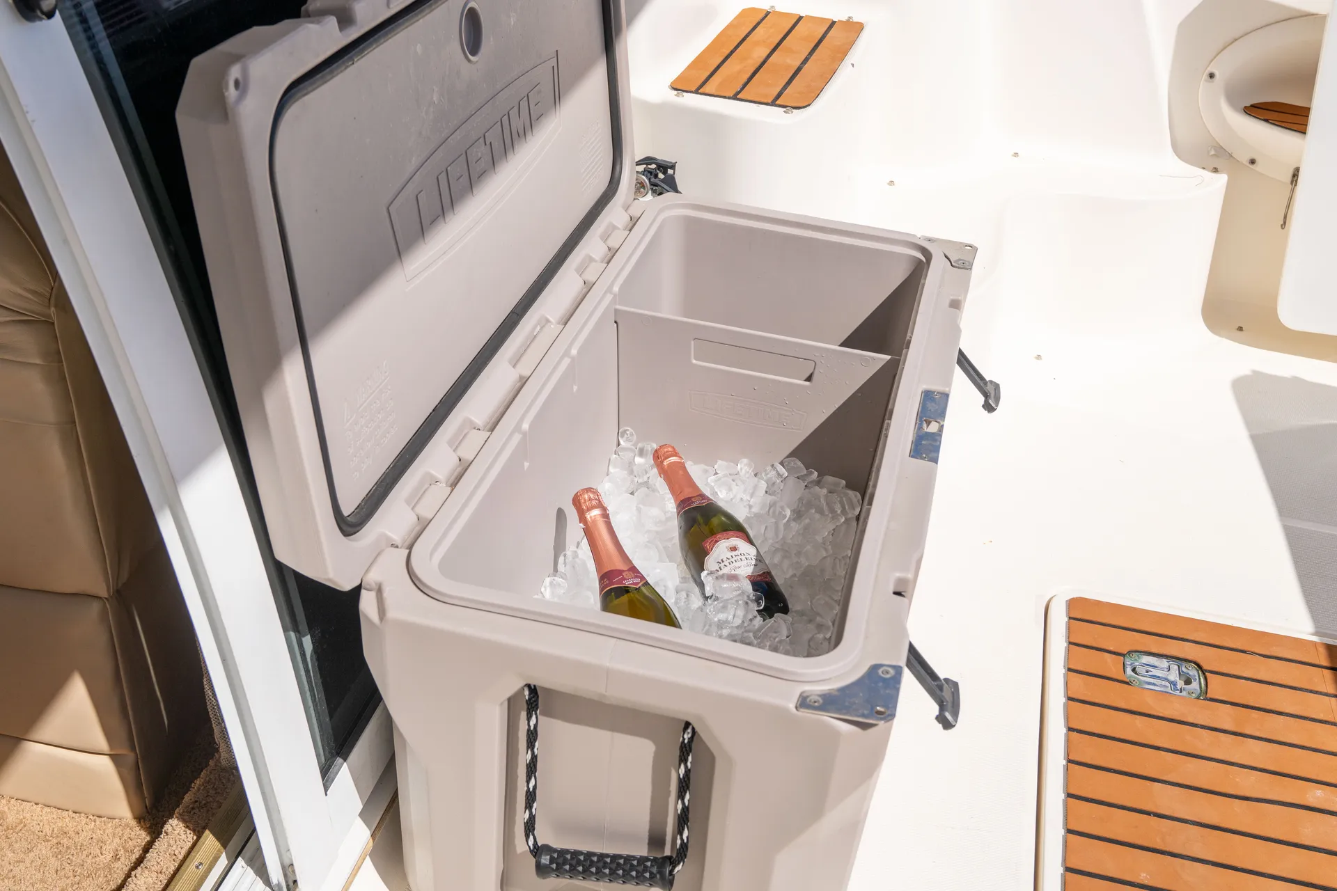 46” SPORT BRIDGE YACHT