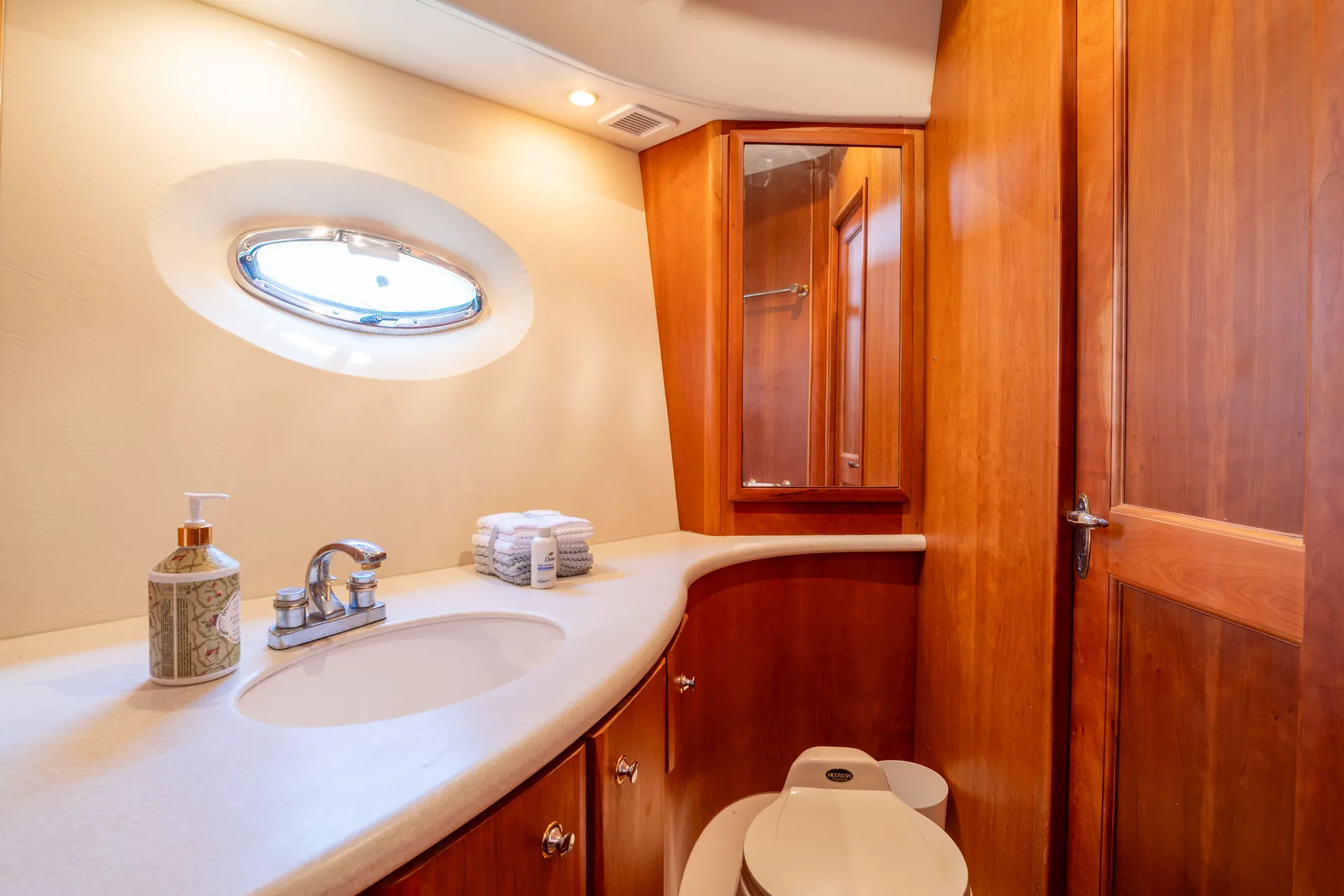 46” SPORT BRIDGE YACHT