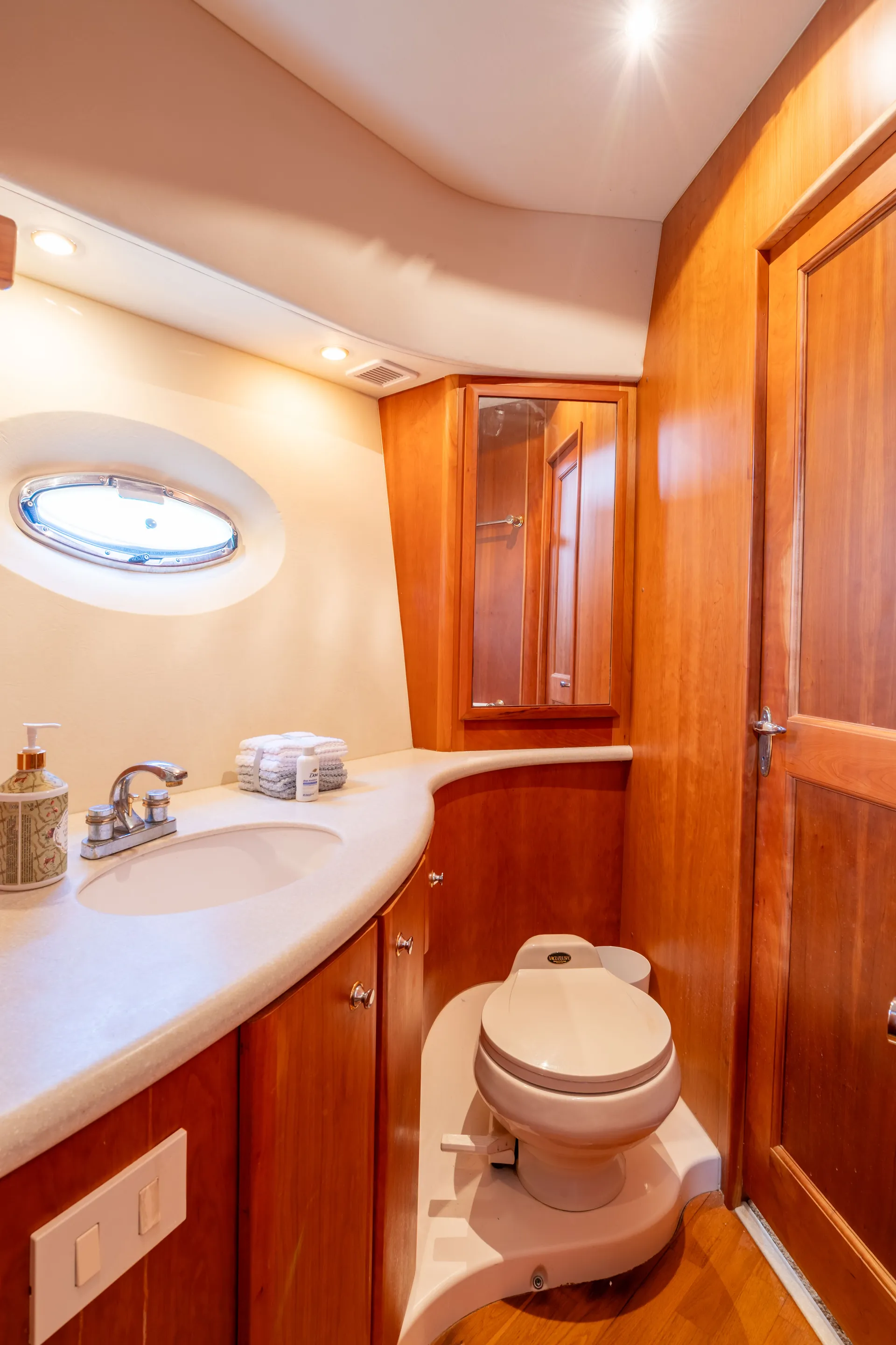 46” SPORT BRIDGE YACHT