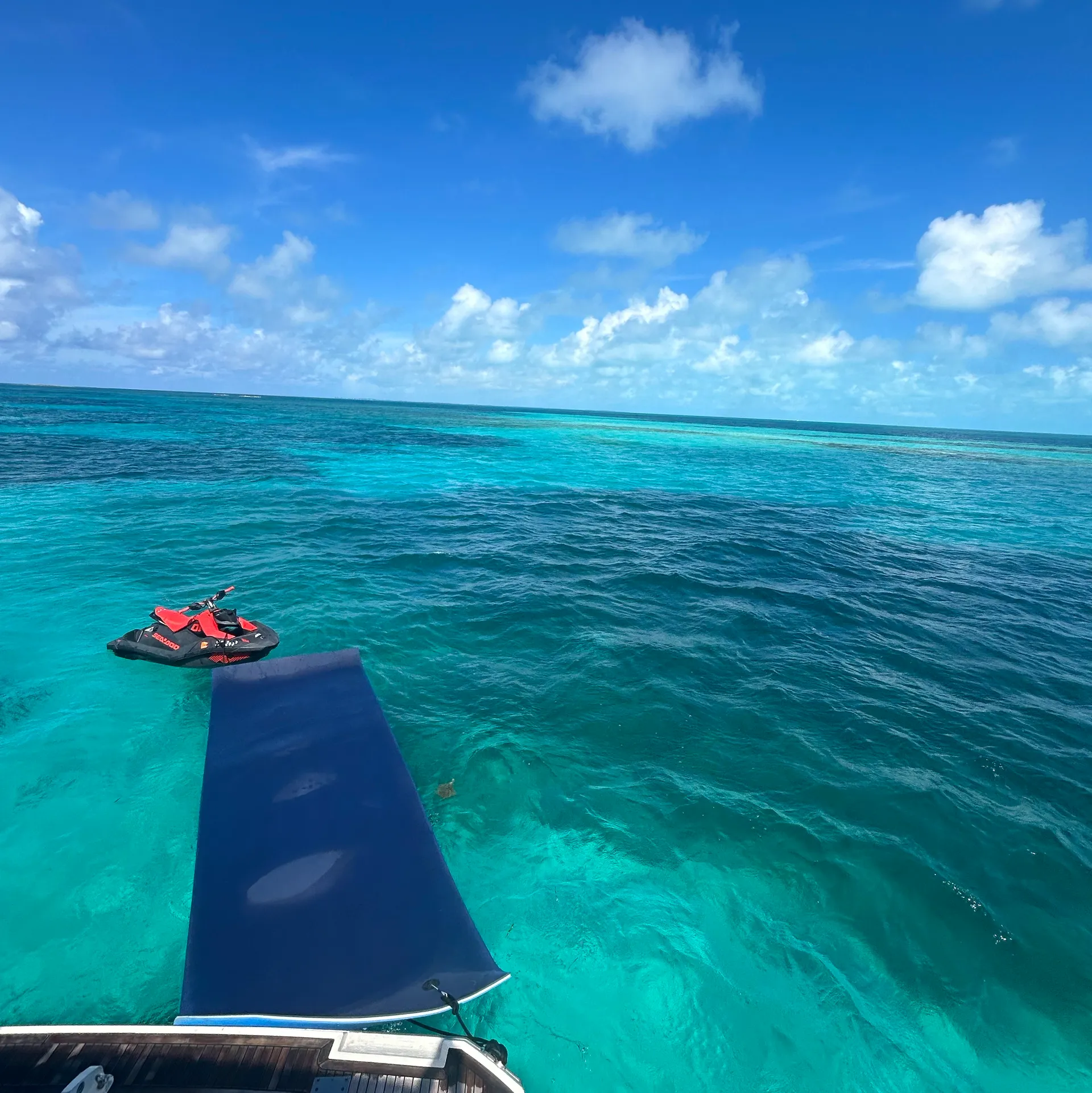 75´ Prestige w/ huge flybridge. Free hour on Mon-Thurs