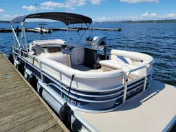 2018 Sunchaser Pontoon – Perfect for Parties &amp; Sunset Cruises boat photo