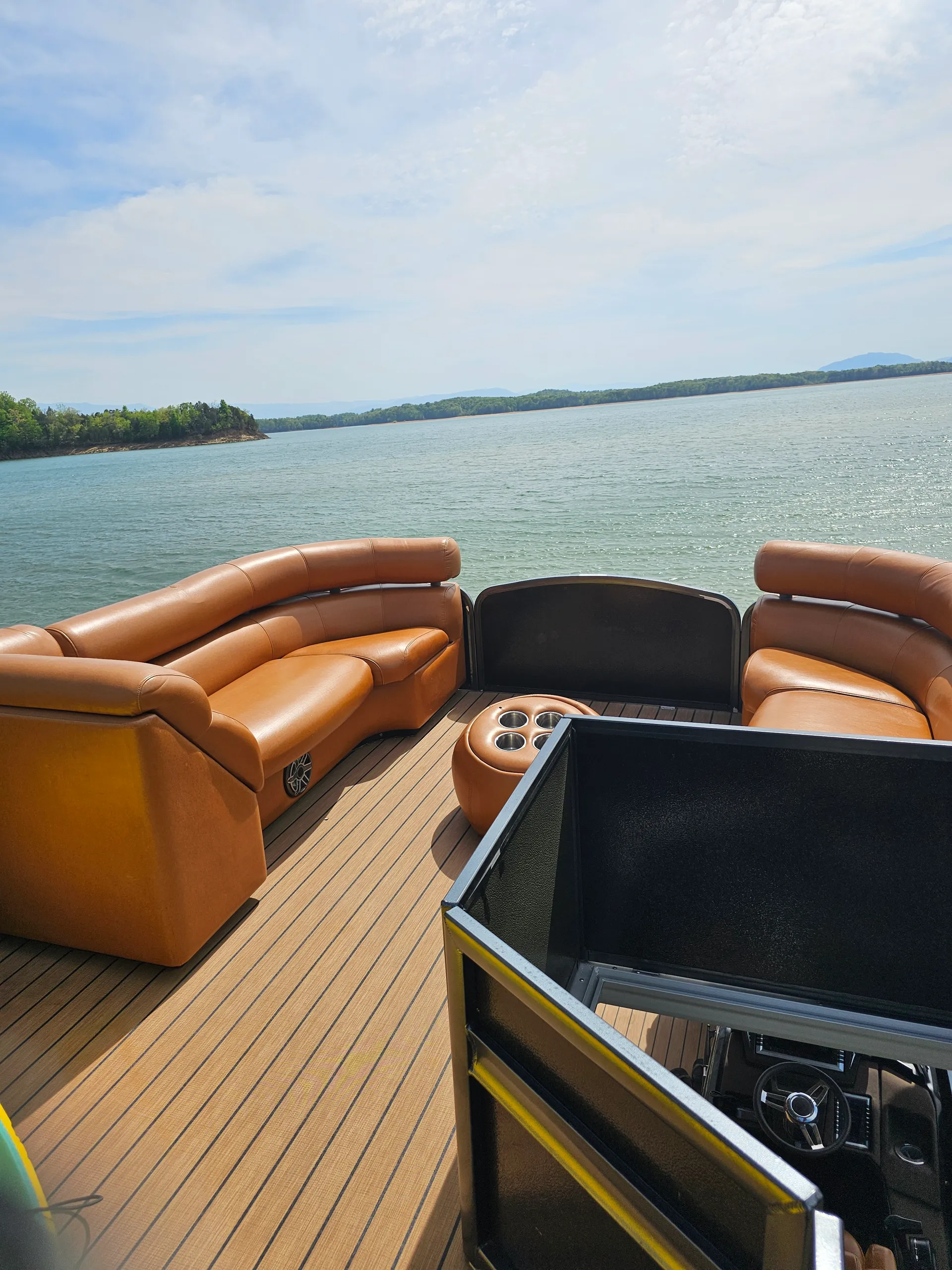 Lakeside Paradise Escape