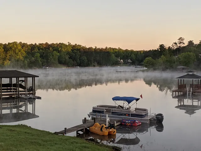 Rent a SUN TRACKER BY TRACKER MARINE pontoon in Dadeville, AL near me