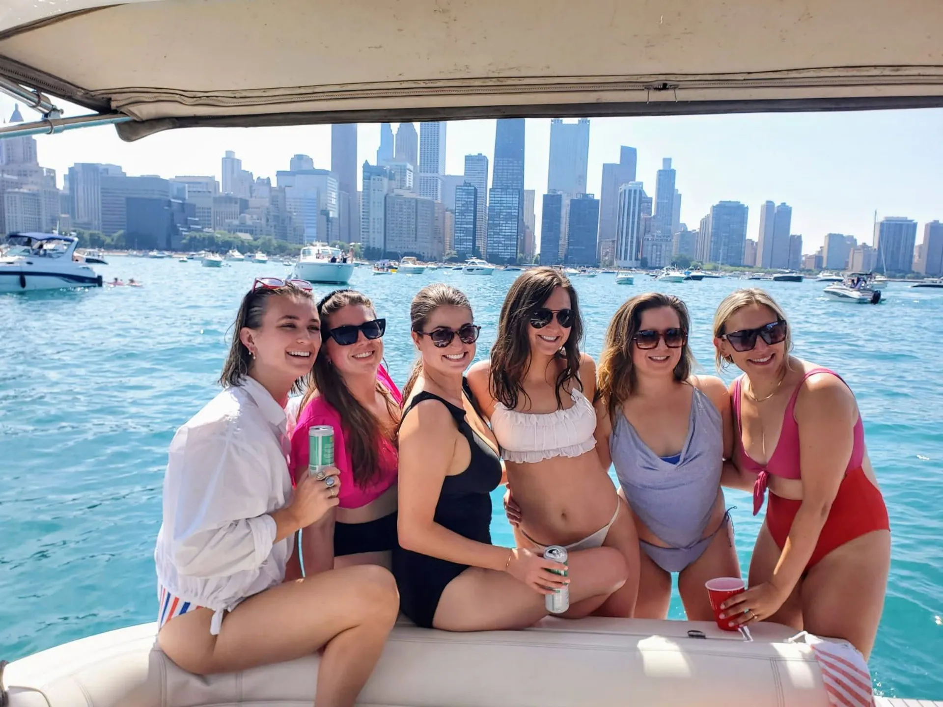 Enjoy Chicago on 33ft Cruisers Esprit Motor Yacht Charter  