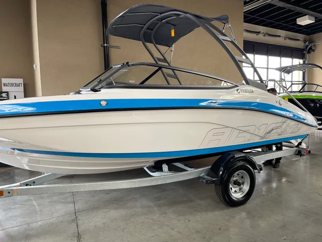 Rent a YAMAHA jet boat in Victorville, CA near me