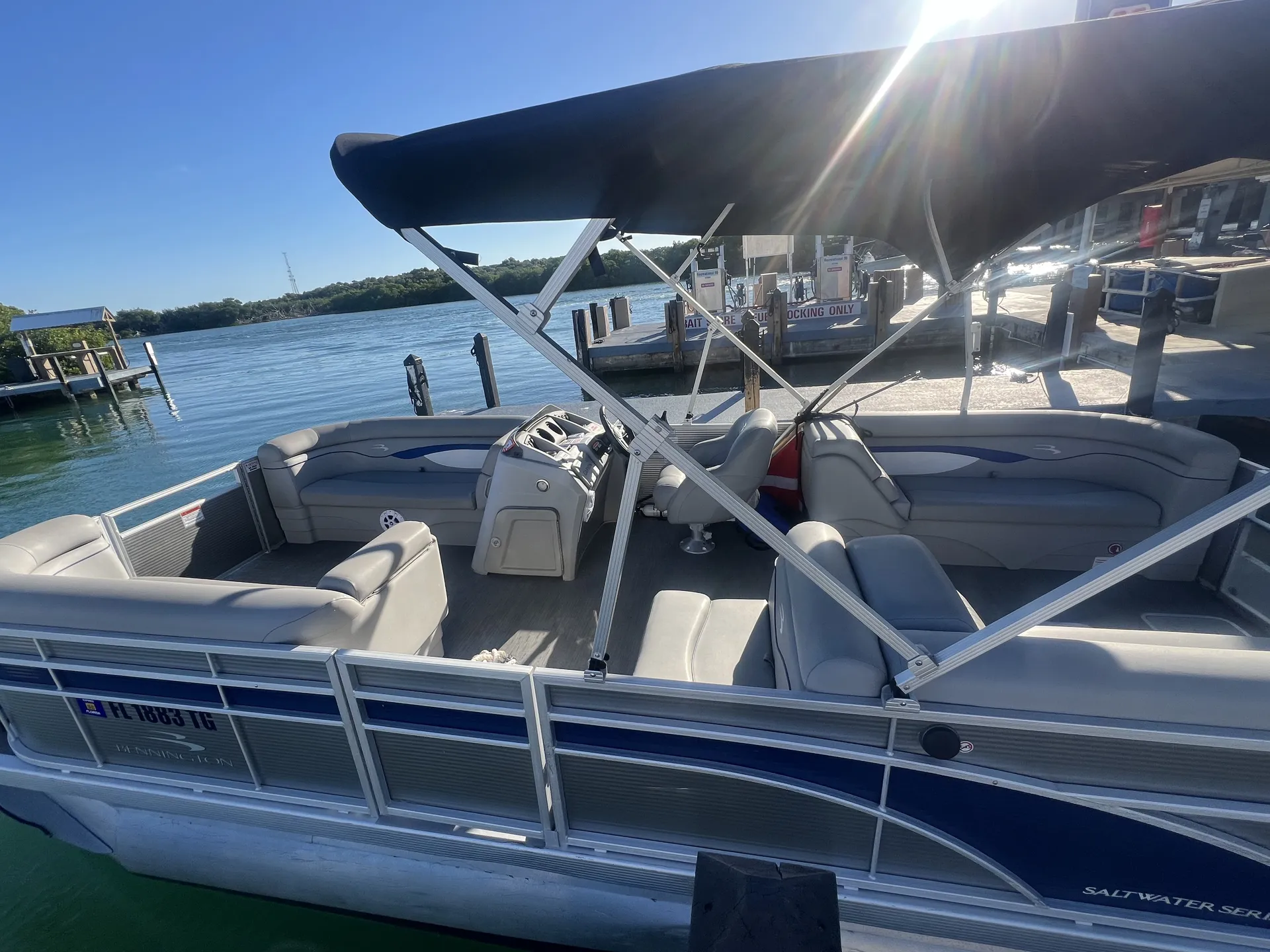 22' BENNINGTON TRITOON 2022  w/ GPS TRACKS to popular destinations!