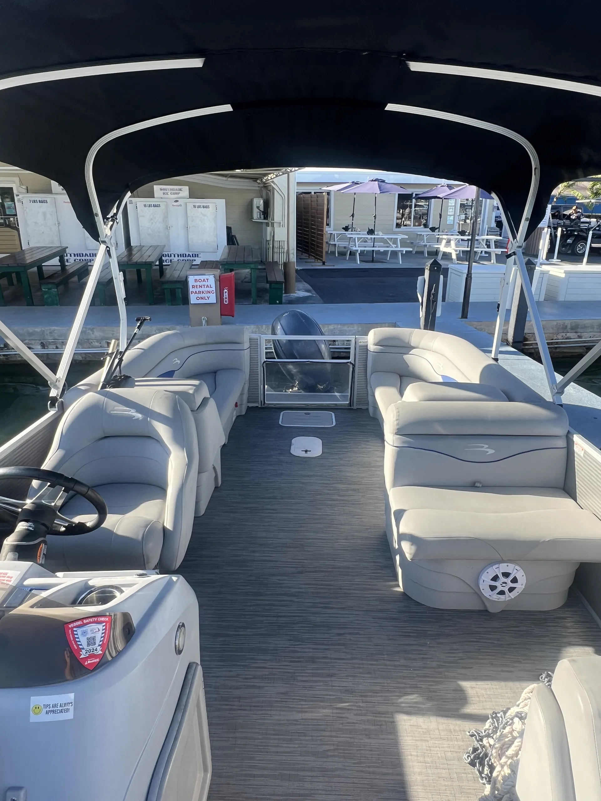 22' BENNINGTON TRITOON 2022  w/ GPS TRACKS to popular destinations!