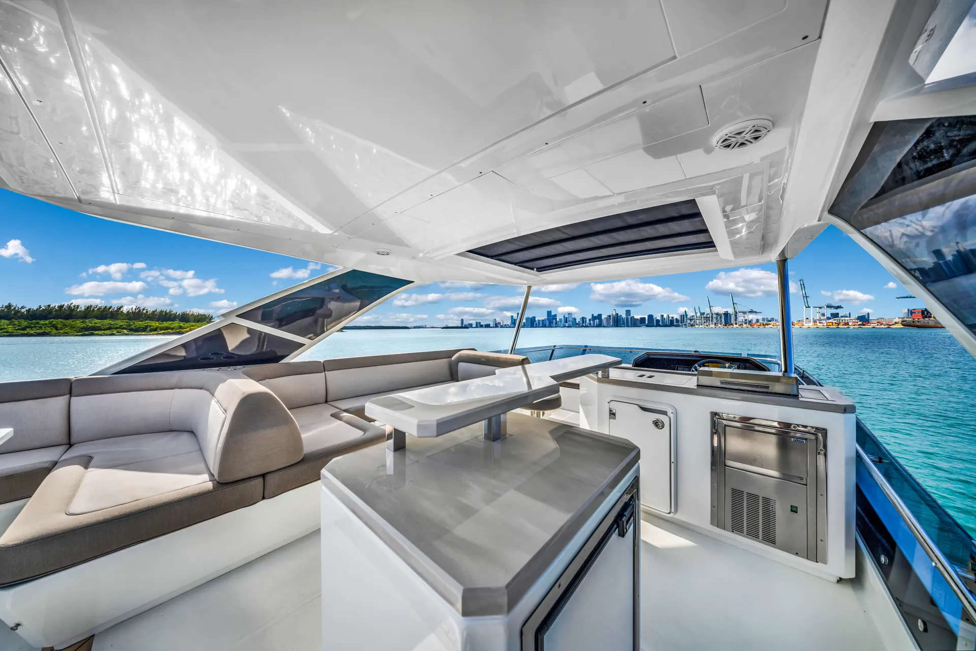 Galeon 640 FLY in Miami Beach, FL — photo 5