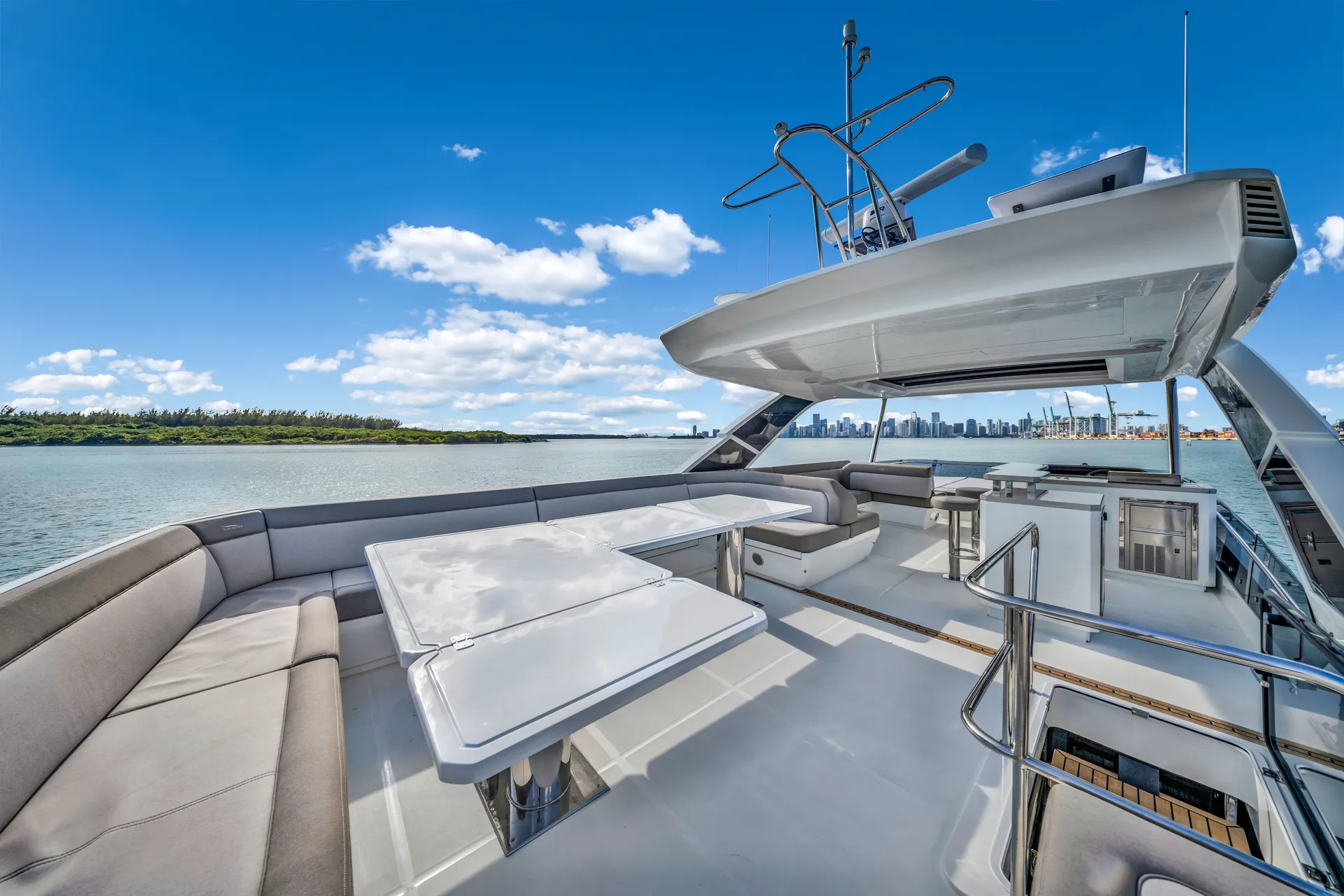 Galeon 640 FLY in Miami Beach, FL — photo 8