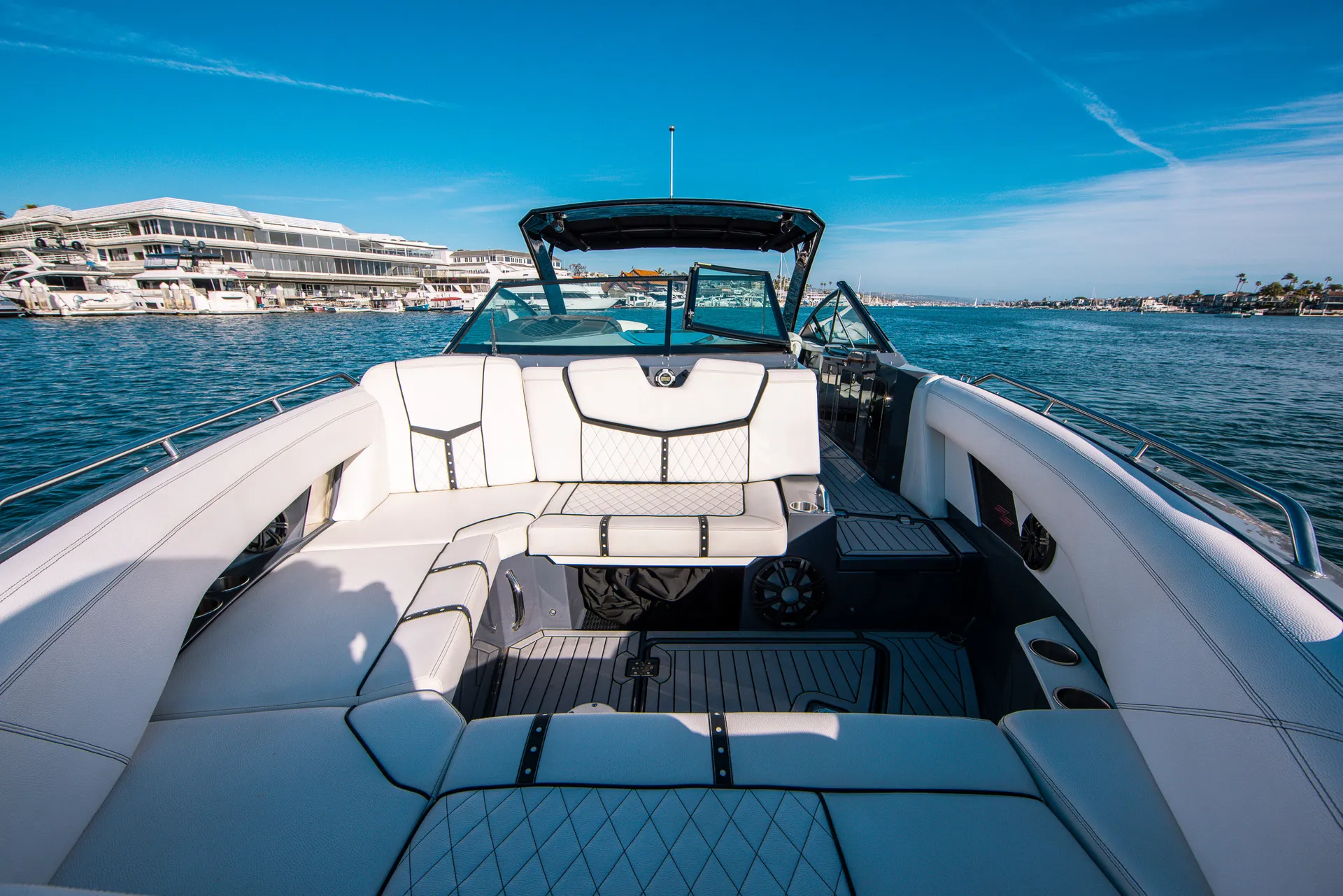 Cruisers Yachts 34 GLS in Avalon, CA — photo 3