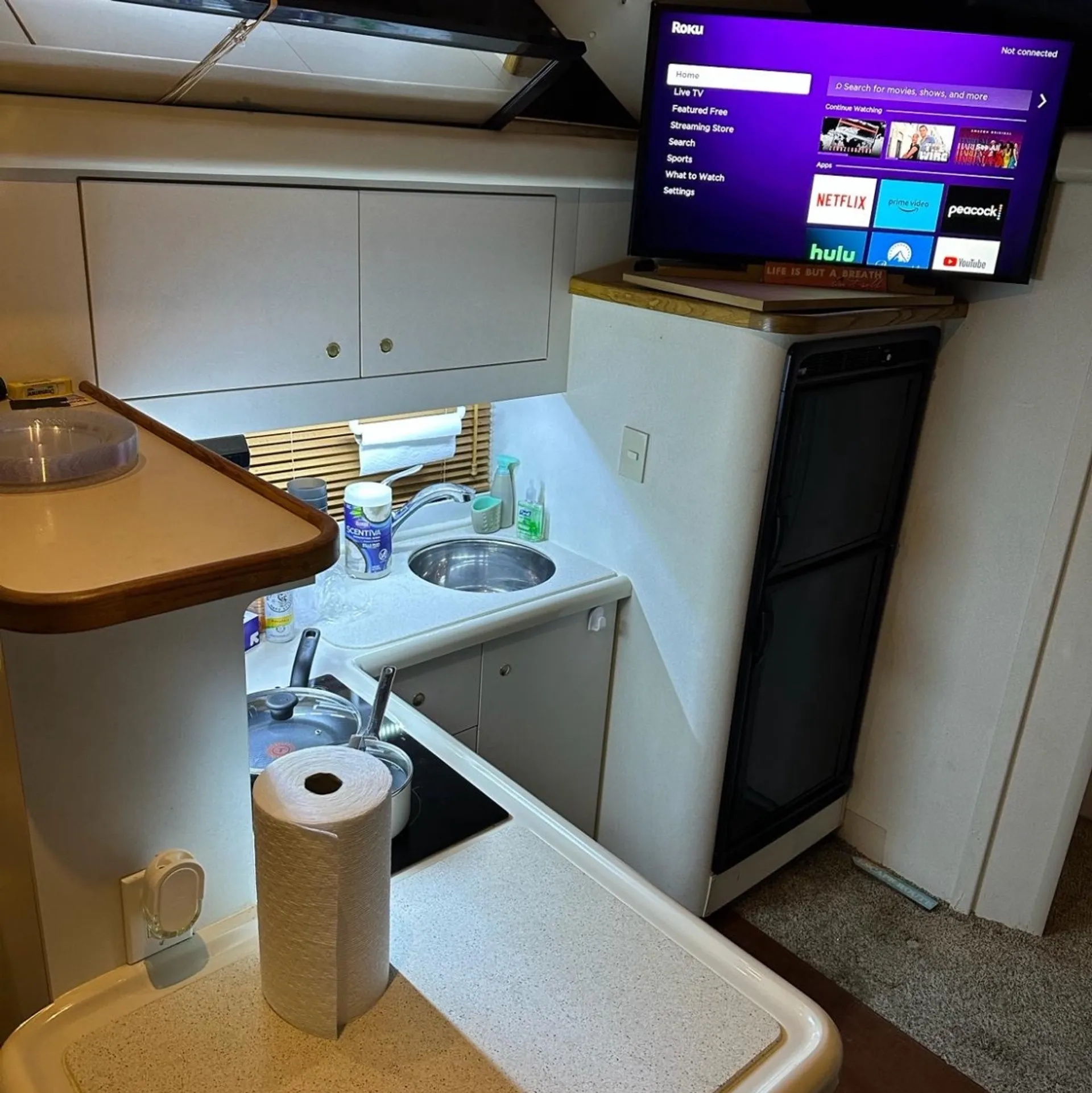 Luxury 37’ Cruisers Yacht – Spacious, Stylish & Perfect for Groups