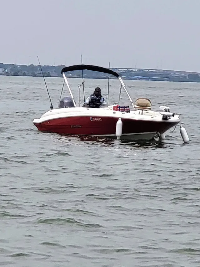 Rent a STINGRAY BOATS bow rider in Rockwall, TX near me