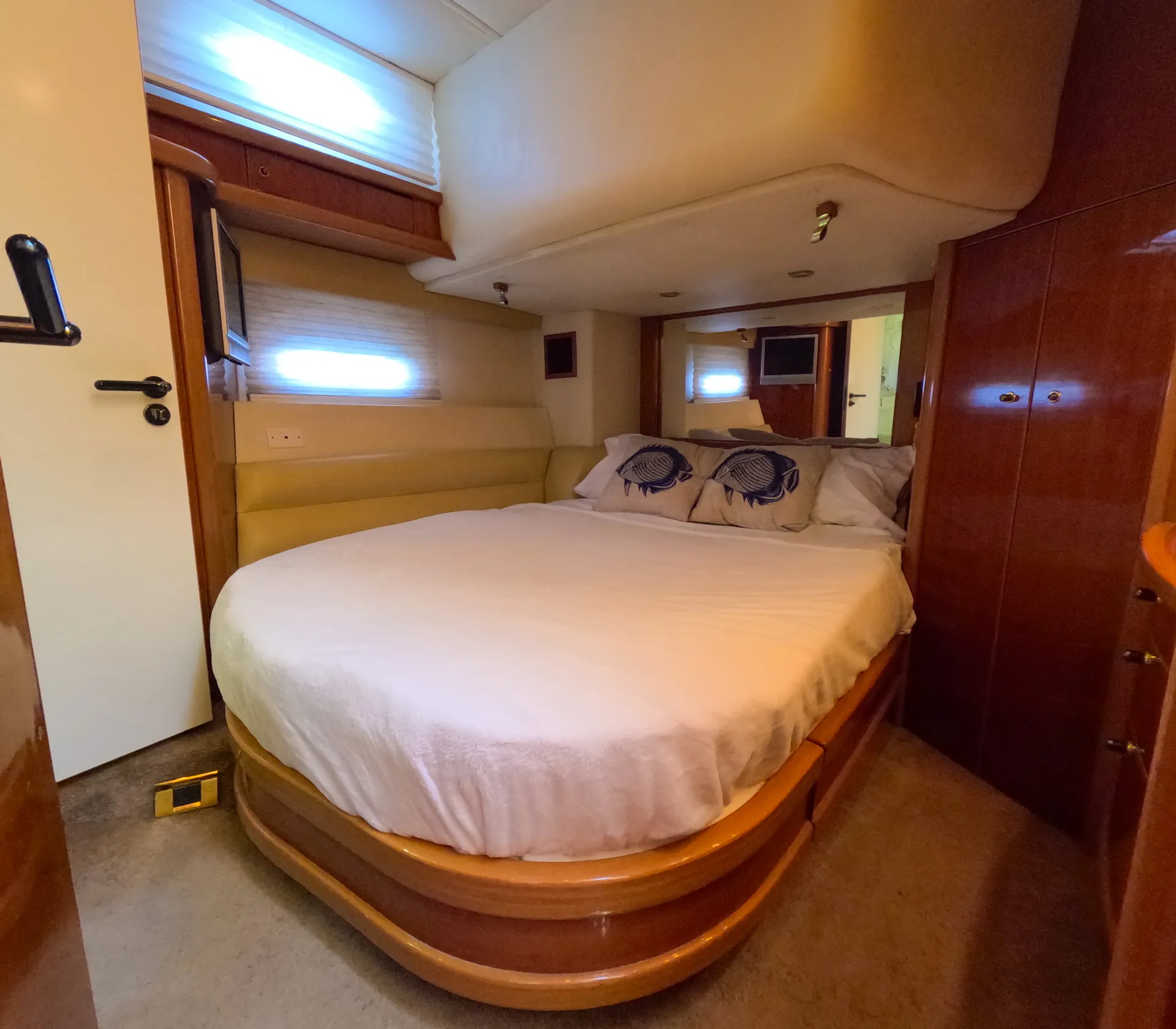  Miami 50ft luxurious Yacht . Jetski available