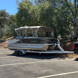 The Floating Oasis: Avalon tritoon 24ft Experience