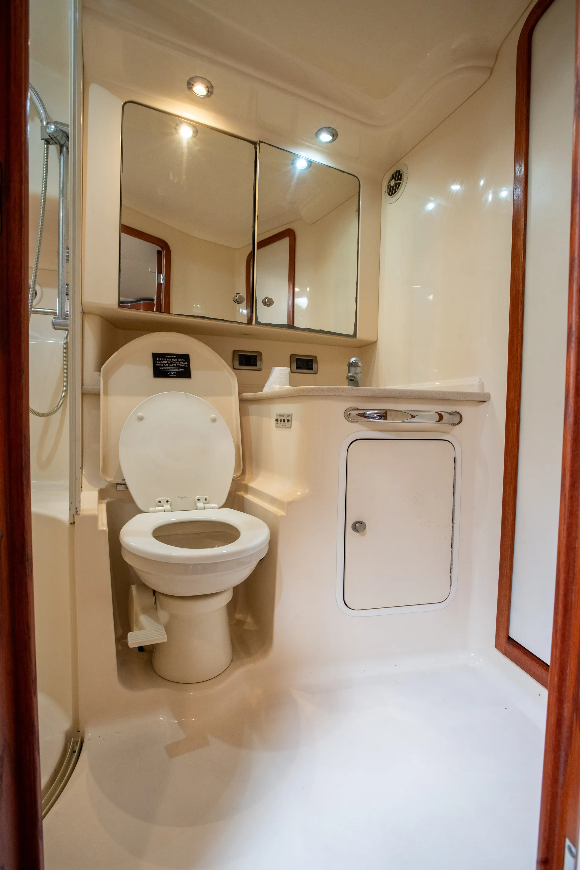51ft Sea Ray – Miami Beach, Collins Avenue Pickup