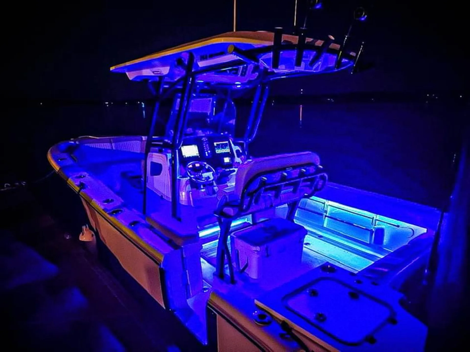 Explore Charleston in Style – 26ft Center Console Adventure