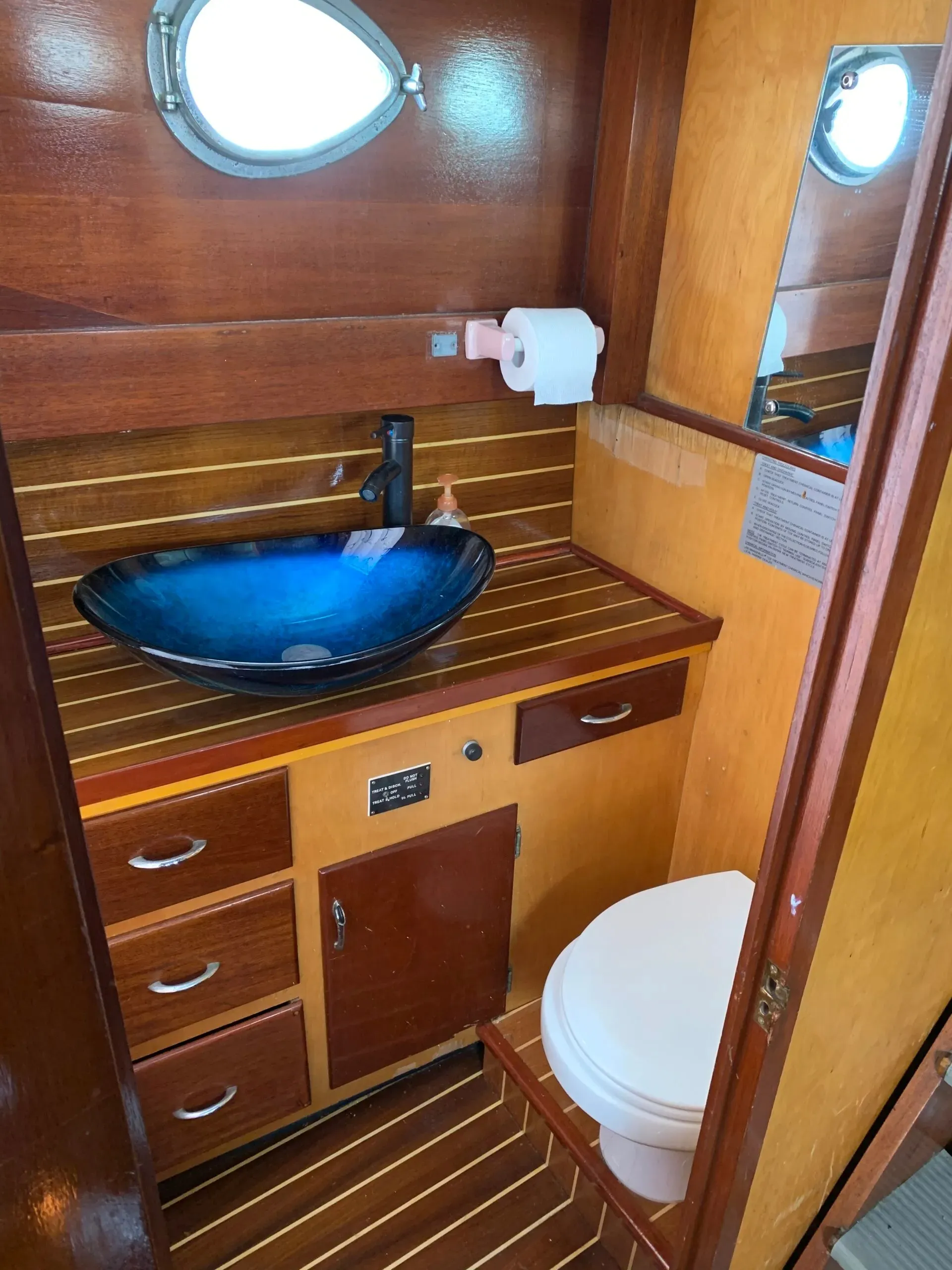 48’ Award Winning Vintage Yacht w/Bathroom - Bachelorette Parties!