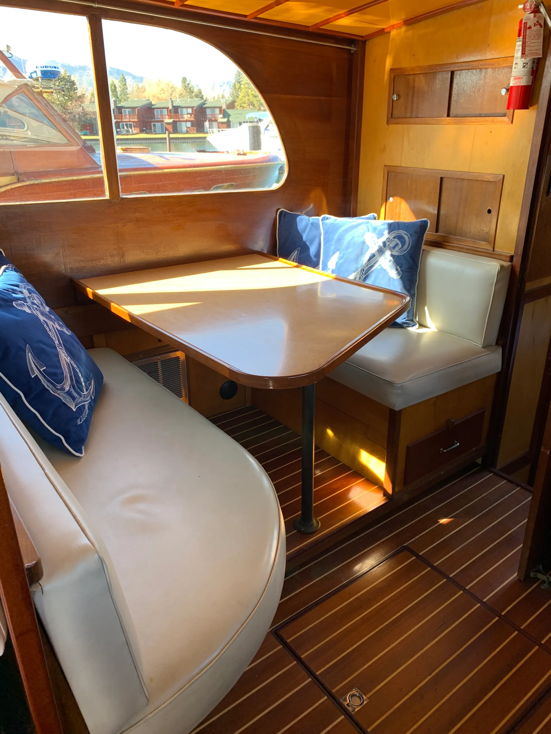 48’ Award Winning Vintage Yacht w/Bathroom - Bachelorette Parties!