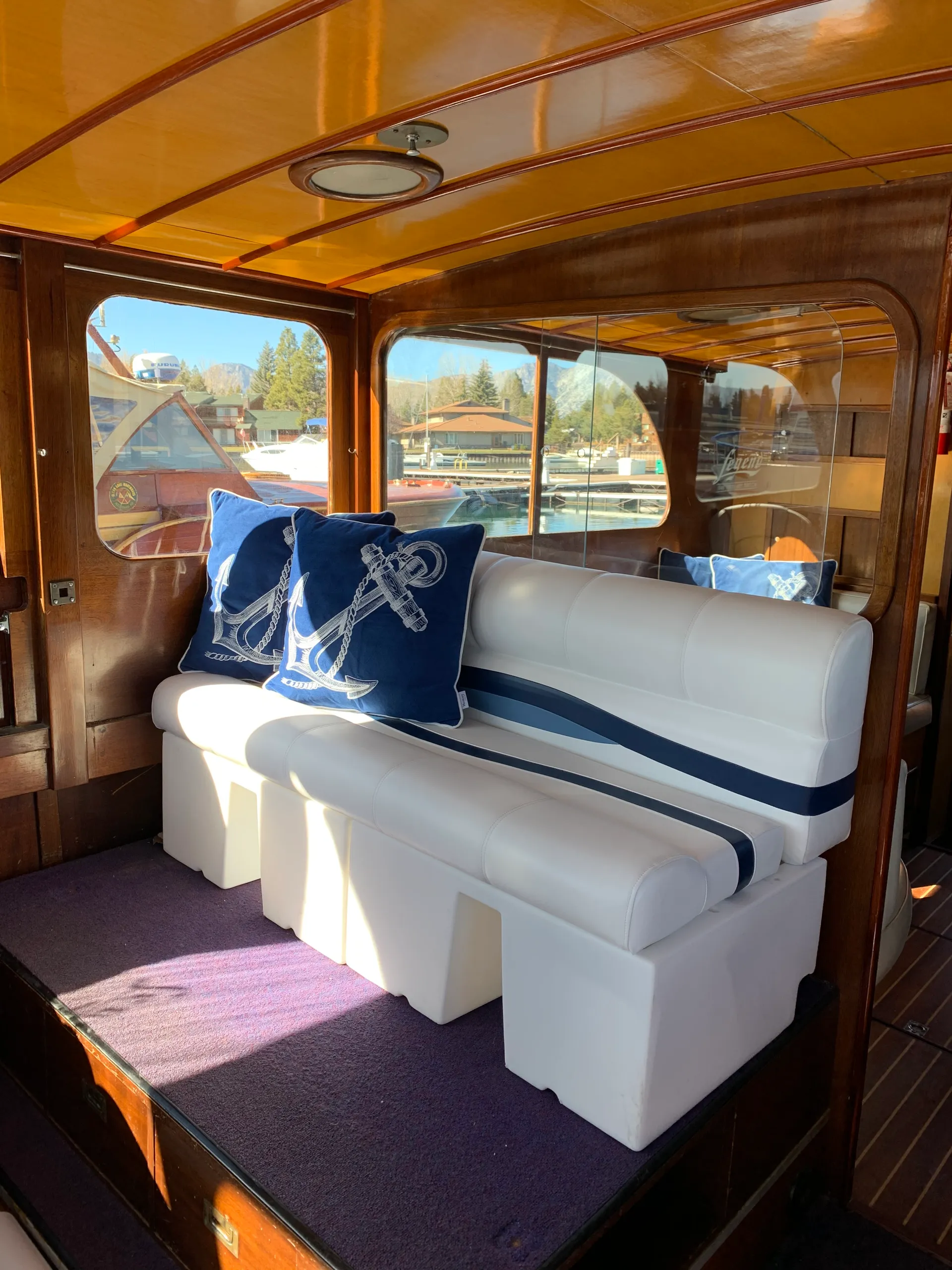48’ Award Winning Vintage Yacht w/Bathroom - Bachelorette Parties!