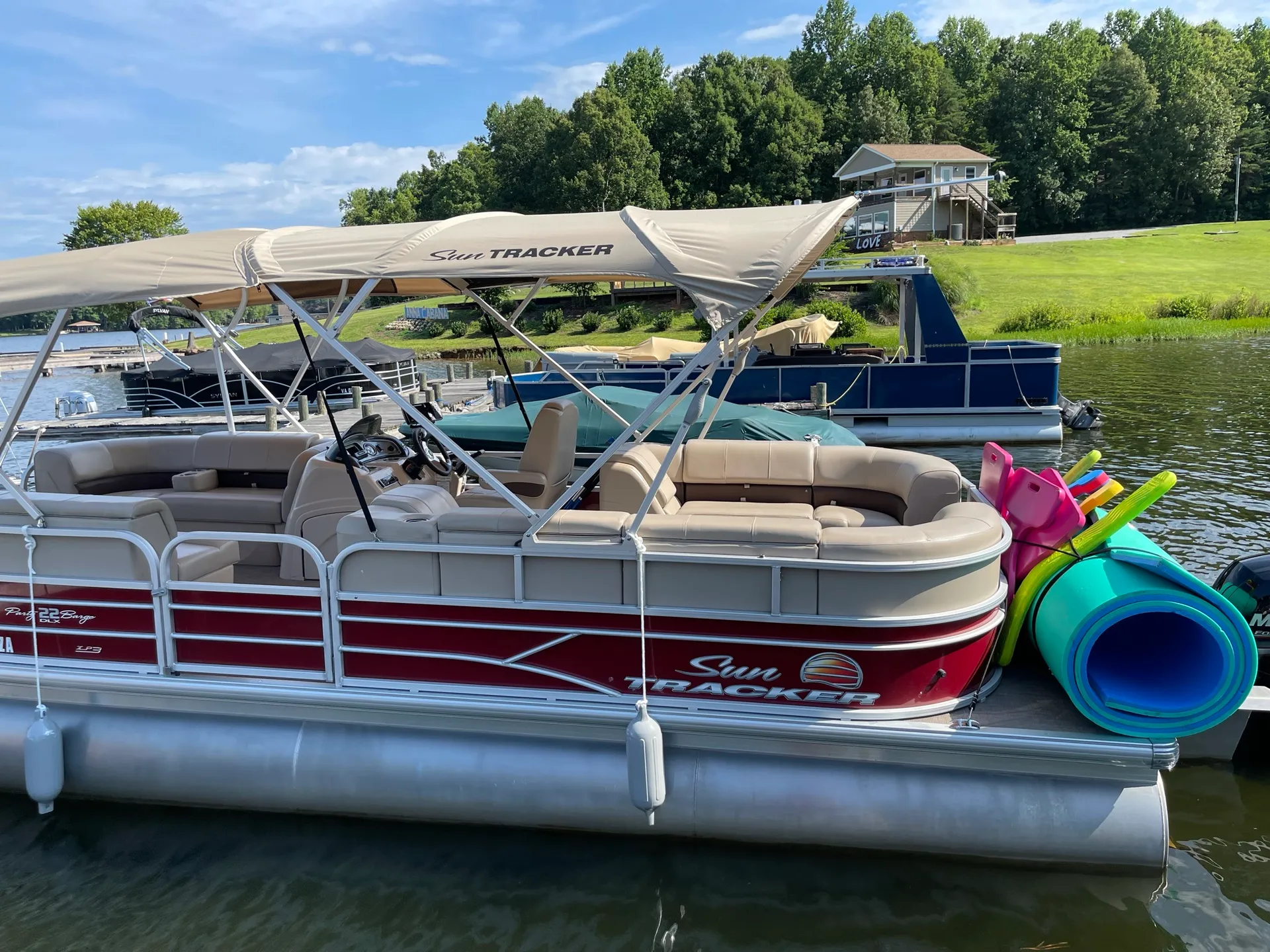 SUN TRACKER PARTY BARGE 22 XP3 in Bumpass, VA — photo 2