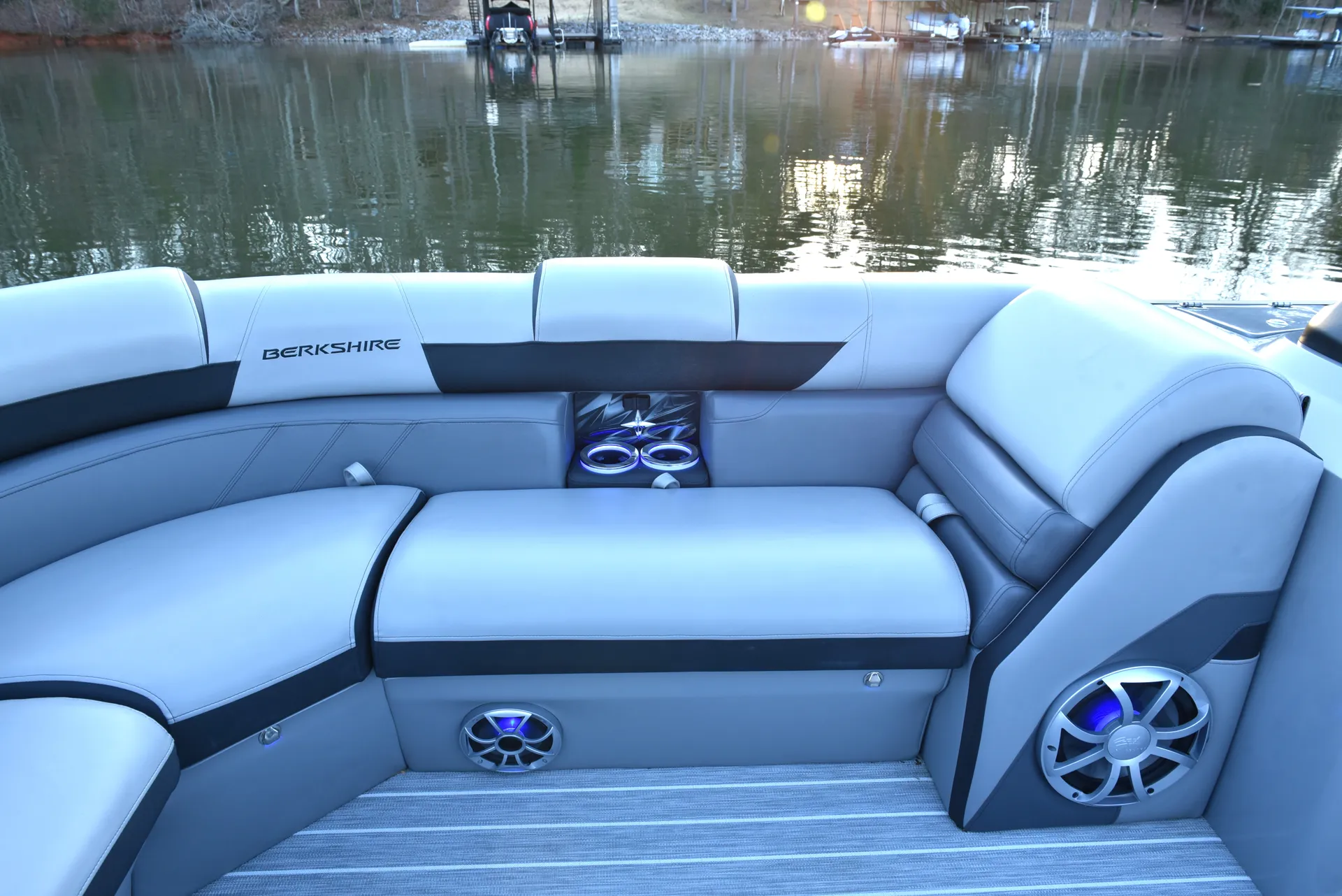 **Stunning 25FT Berkshire Tri-toon with 250HP and a High Top BAR. Wow!