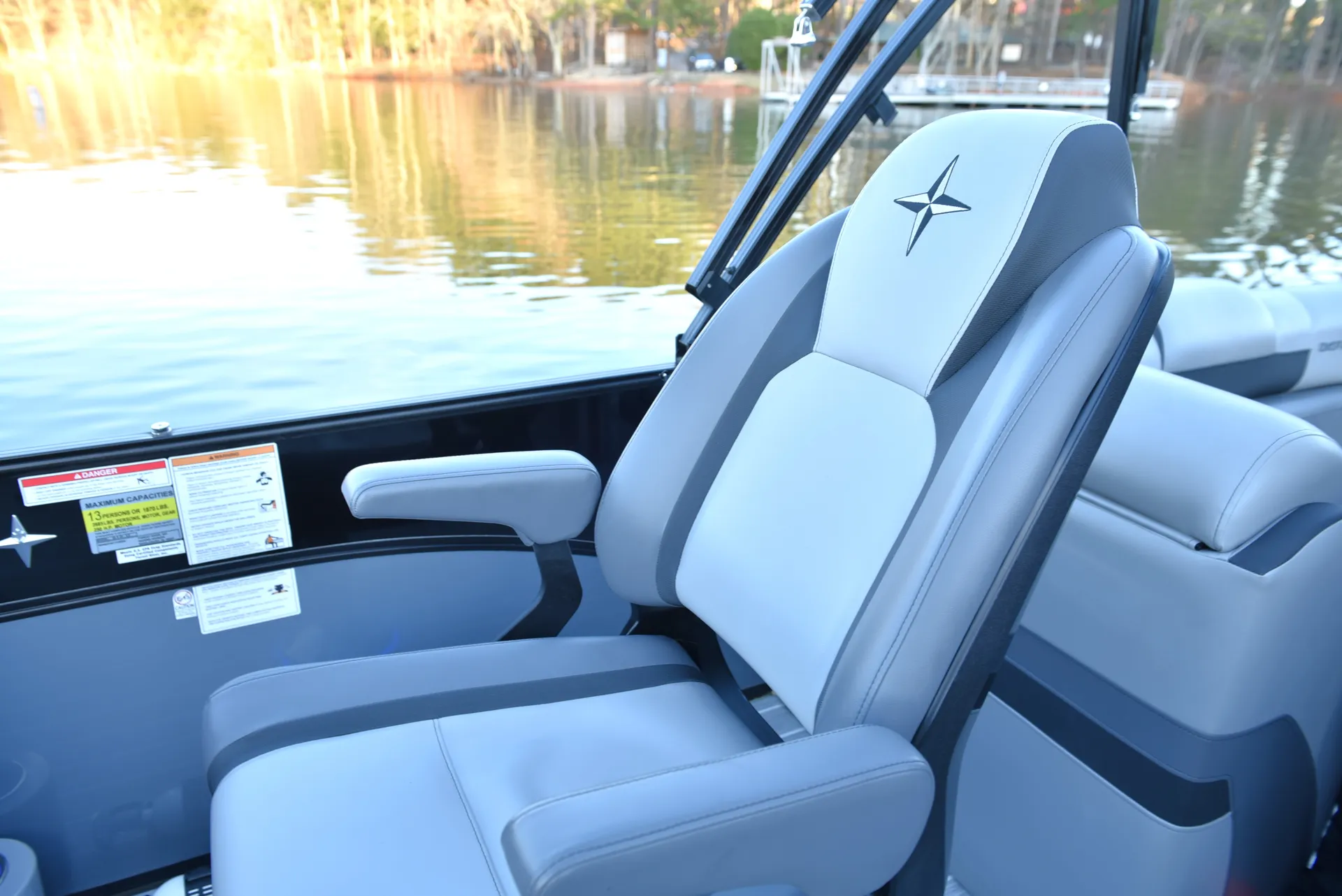 **Stunning 25FT Berkshire Tri-toon with 250HP and a High Top BAR. Wow!