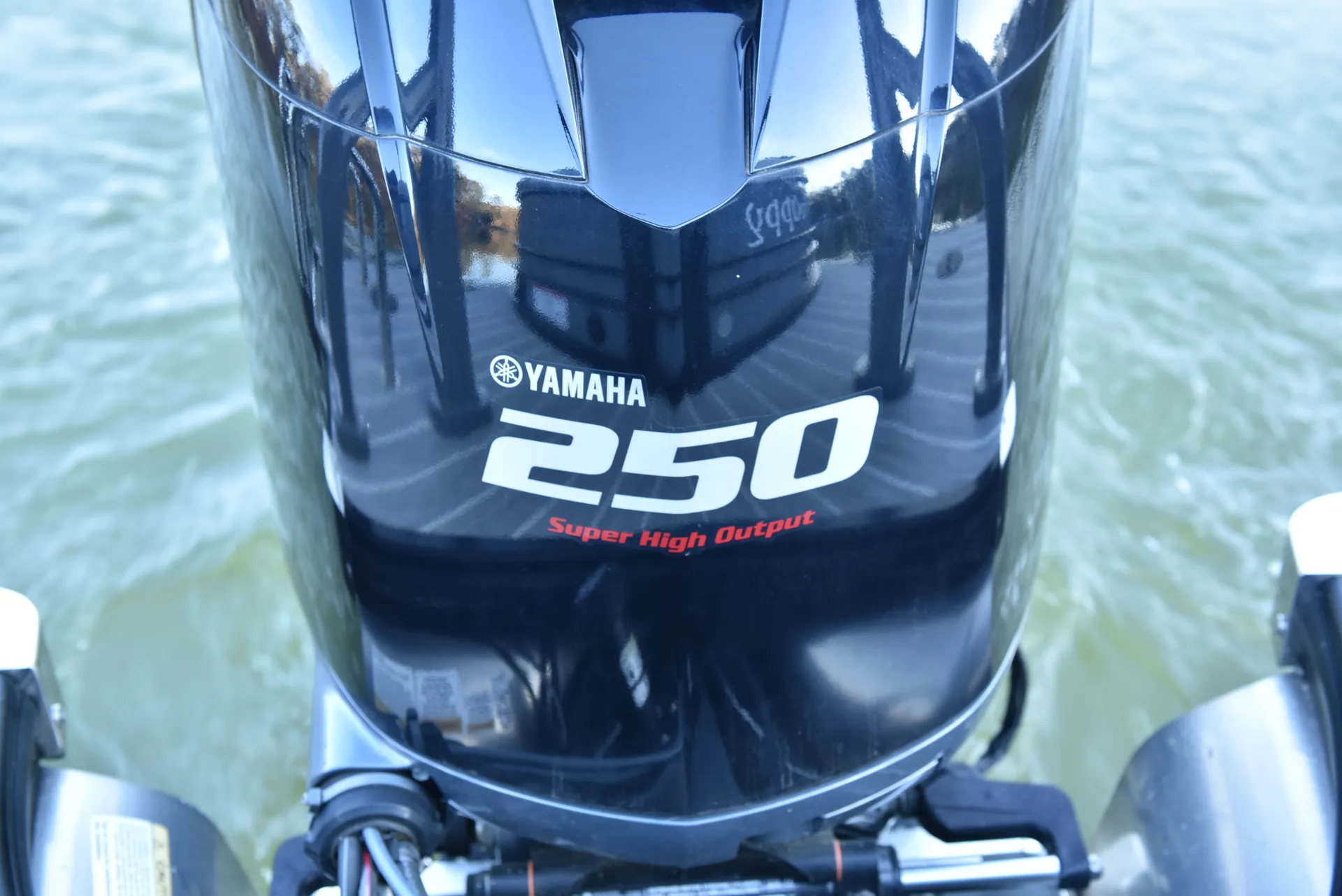 **Stunning 25FT Berkshire Tri-toon with 250HP and a High Top BAR. Wow!