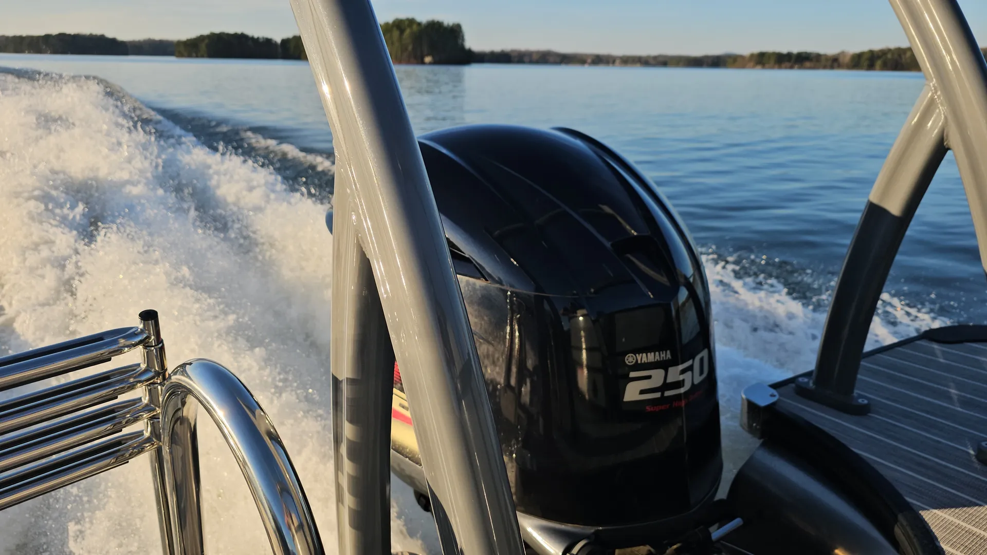 **Stunning 25FT Berkshire Tri-toon with 250HP and a High Top BAR. Wow!