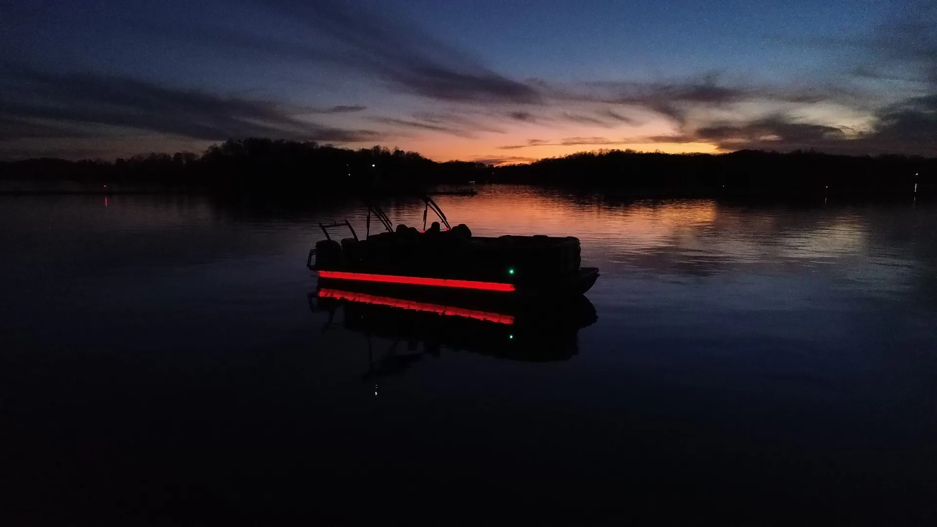 **Stunning 25FT Berkshire Tri-toon with 250HP and a High Top BAR. Wow!