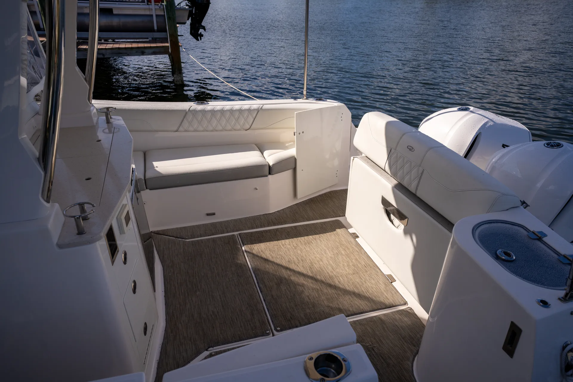 Unforgettable Experiences Aboard 33' Luxury SAV — Your Dream Charter