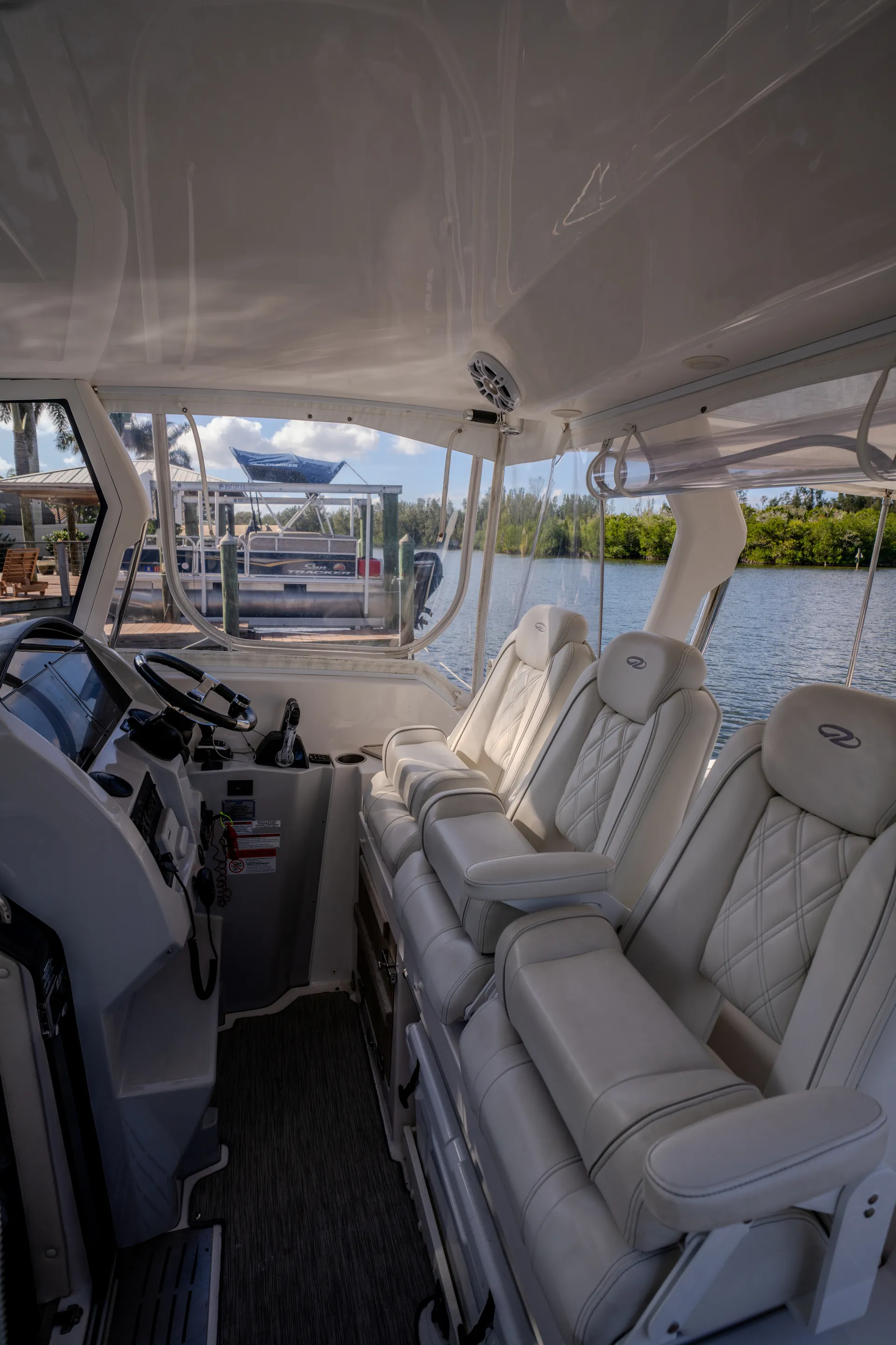 Unforgettable Experiences Aboard 33' Luxury SAV — Your Dream Charter