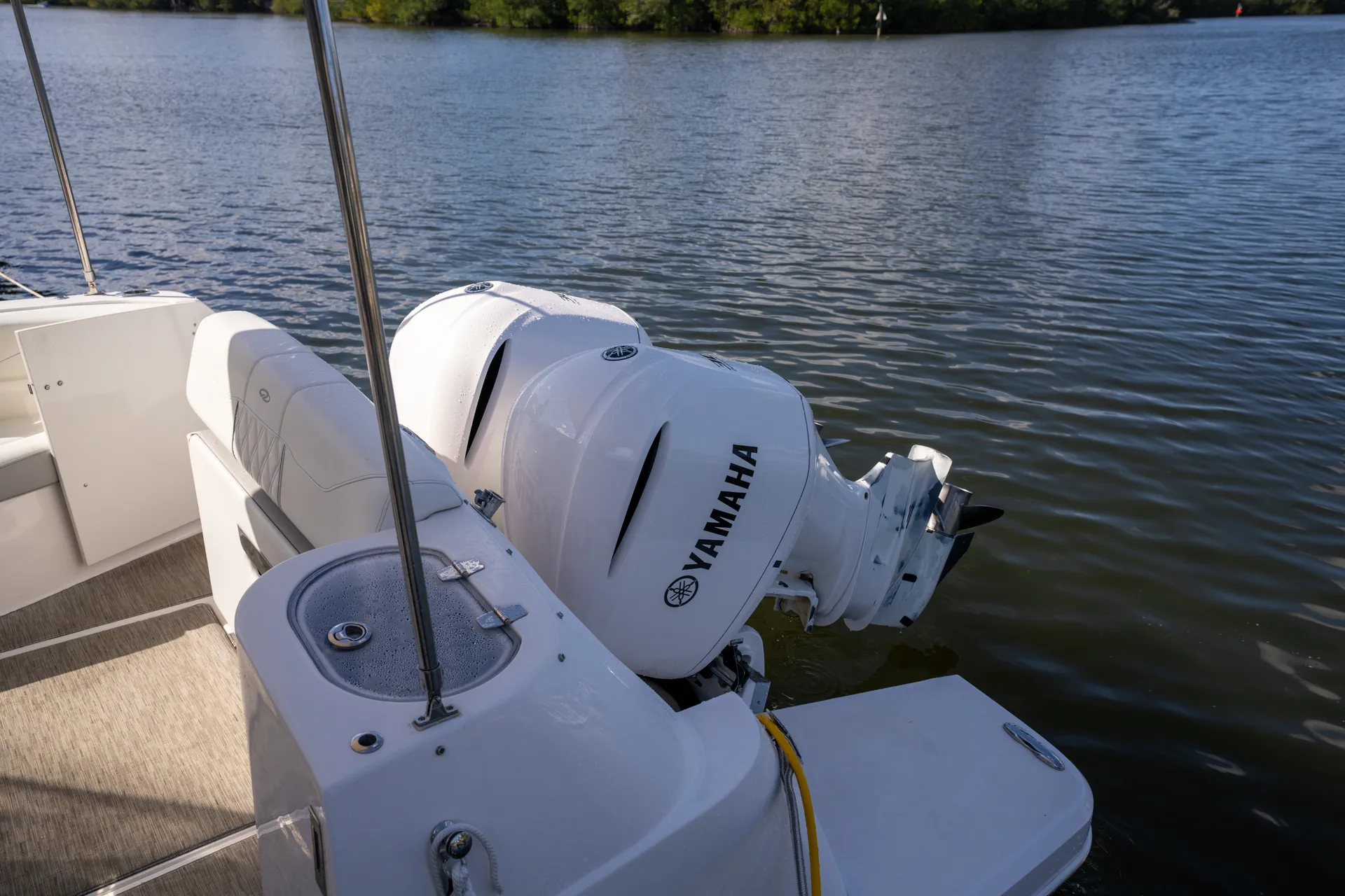 Unforgettable Experiences Aboard 33' Luxury SAV — Your Dream Charter