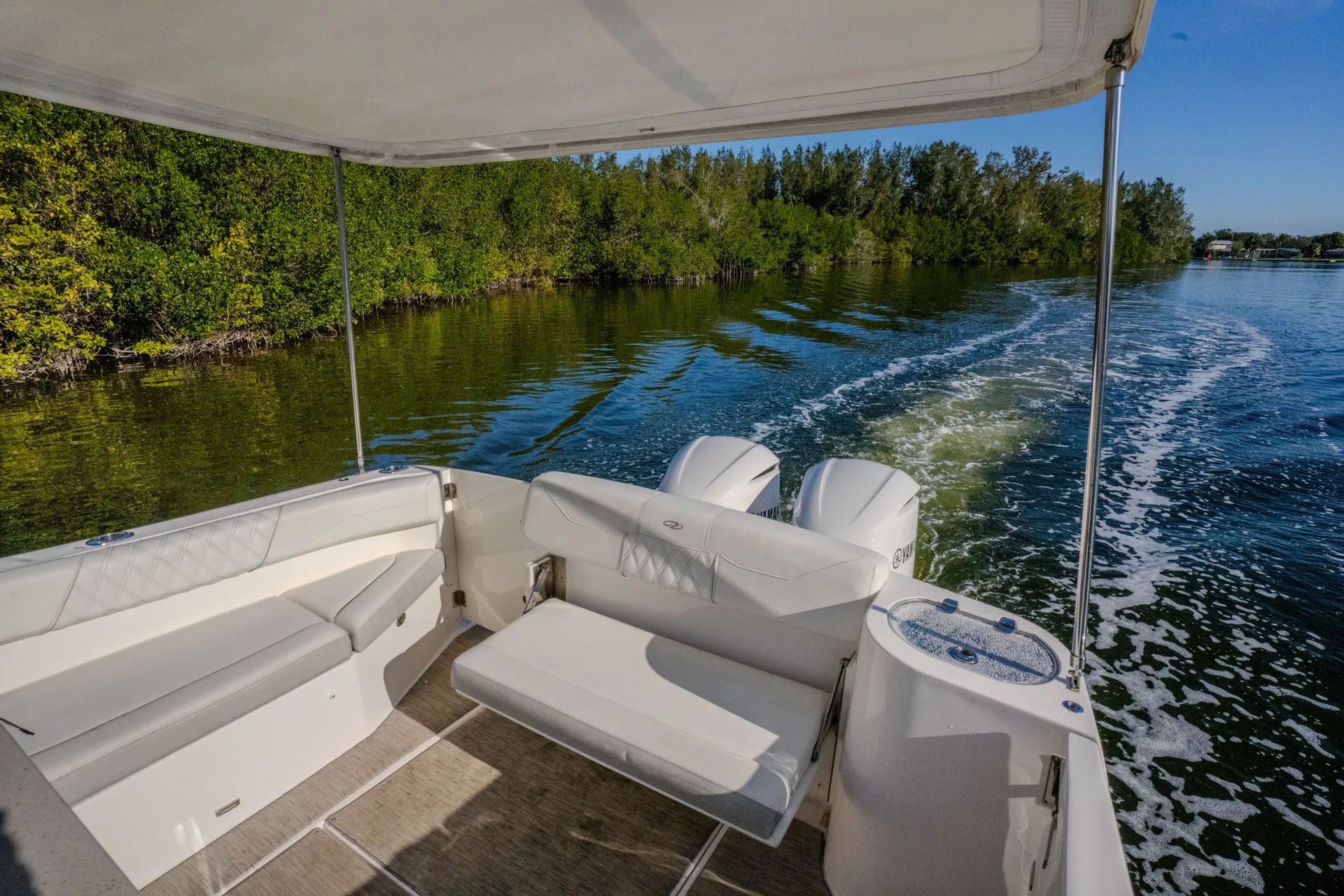 Unforgettable Experiences Aboard 33' Luxury SAV — Your Dream Charter