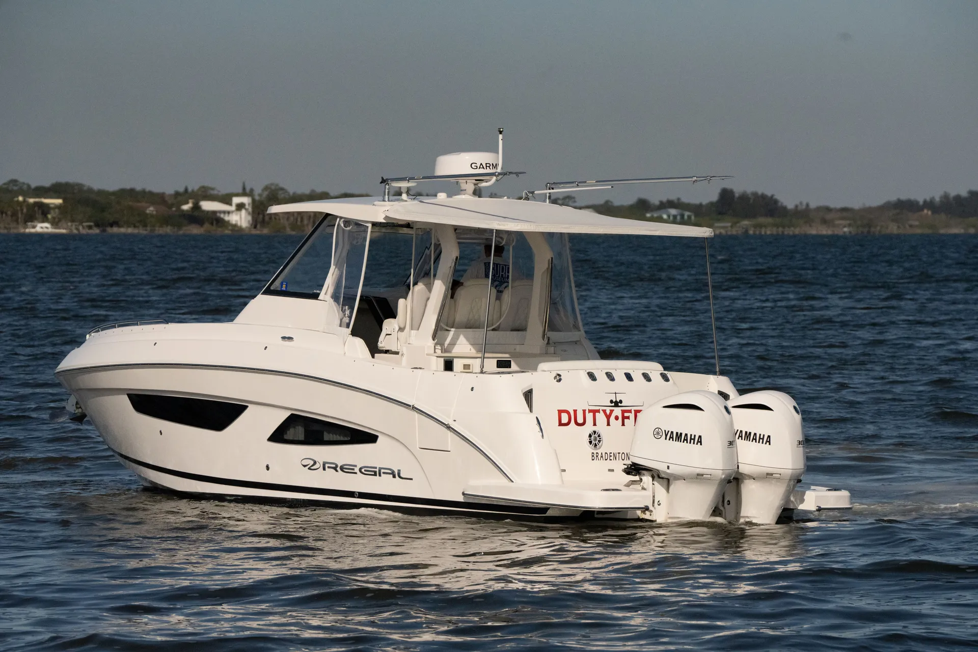 Unforgettable Experiences Aboard 33' Luxury SAV — Your Dream Charter