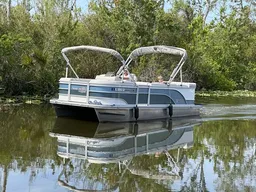 Explore the Harris Chain of Lakes on a 20ft Pontoon in Tavares, FL! 🚤