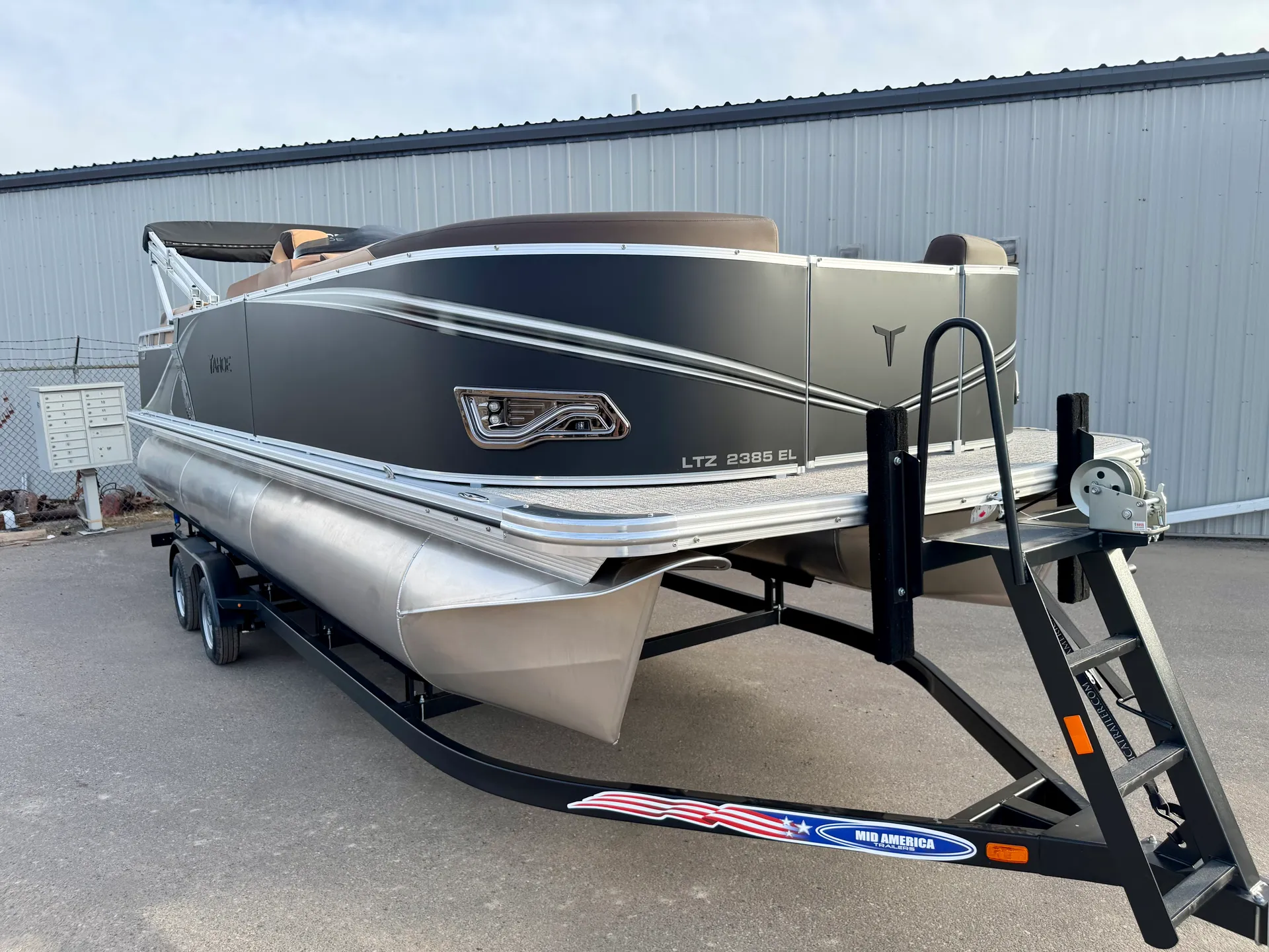 23’ Pontoon Rental 