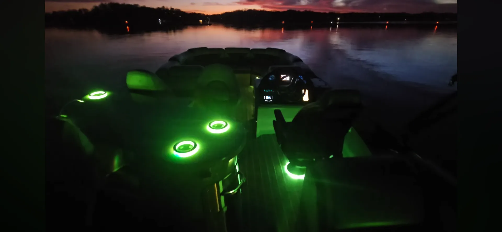 **Stunning 25FT Berkshire Tri-toon with 250HP and a High Top BAR. Wow!