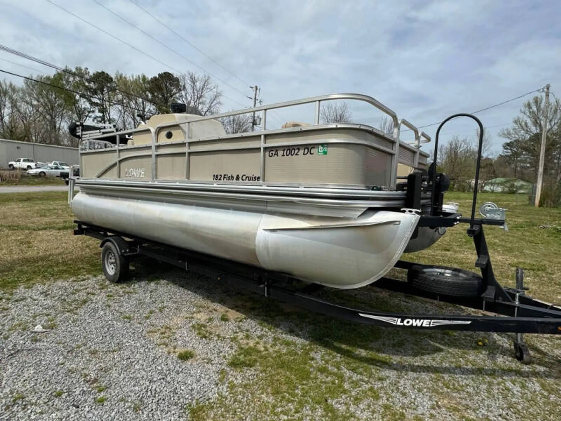  19ft Pontoon on Lake Wedowee – Great for Fishing & Cruising! 🎣🌊