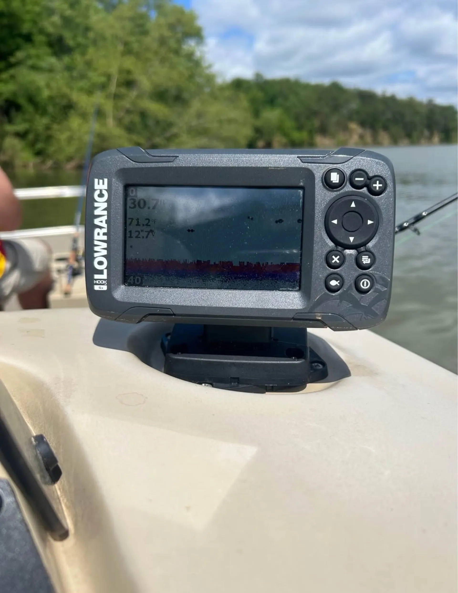  19ft Pontoon on Lake Wedowee – Great for Fishing & Cruising! 🎣🌊