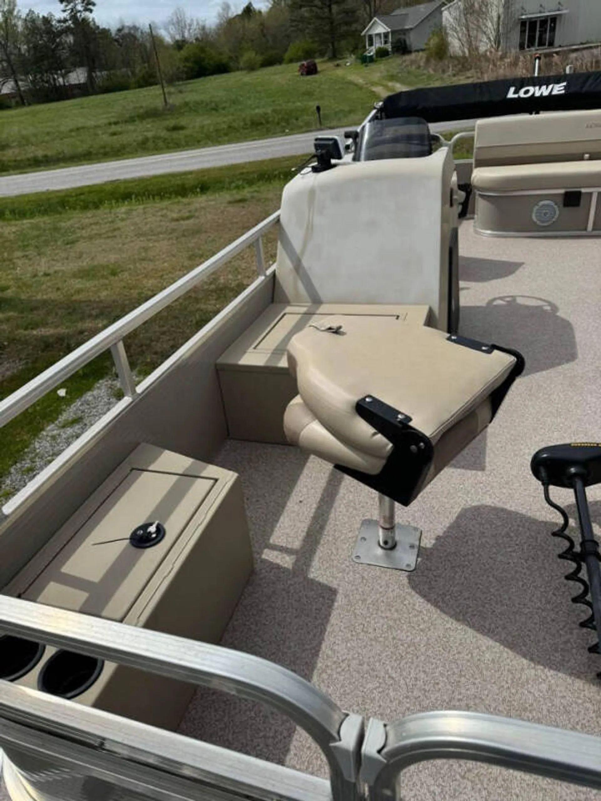  19ft Pontoon on Lake Wedowee – Great for Fishing & Cruising! 🎣🌊