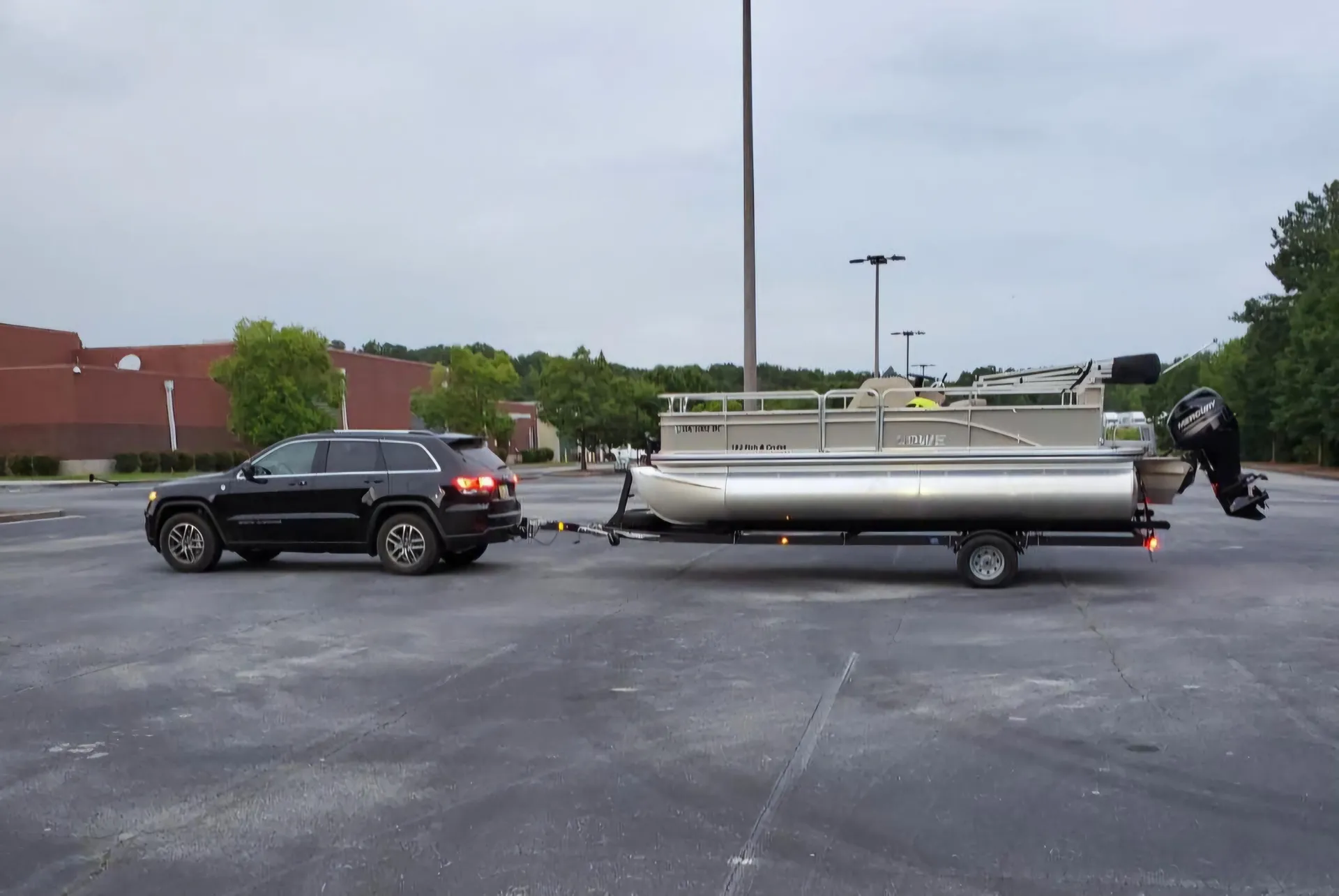  19ft Pontoon on Lake Wedowee – Great for Fishing & Cruising! 🎣🌊