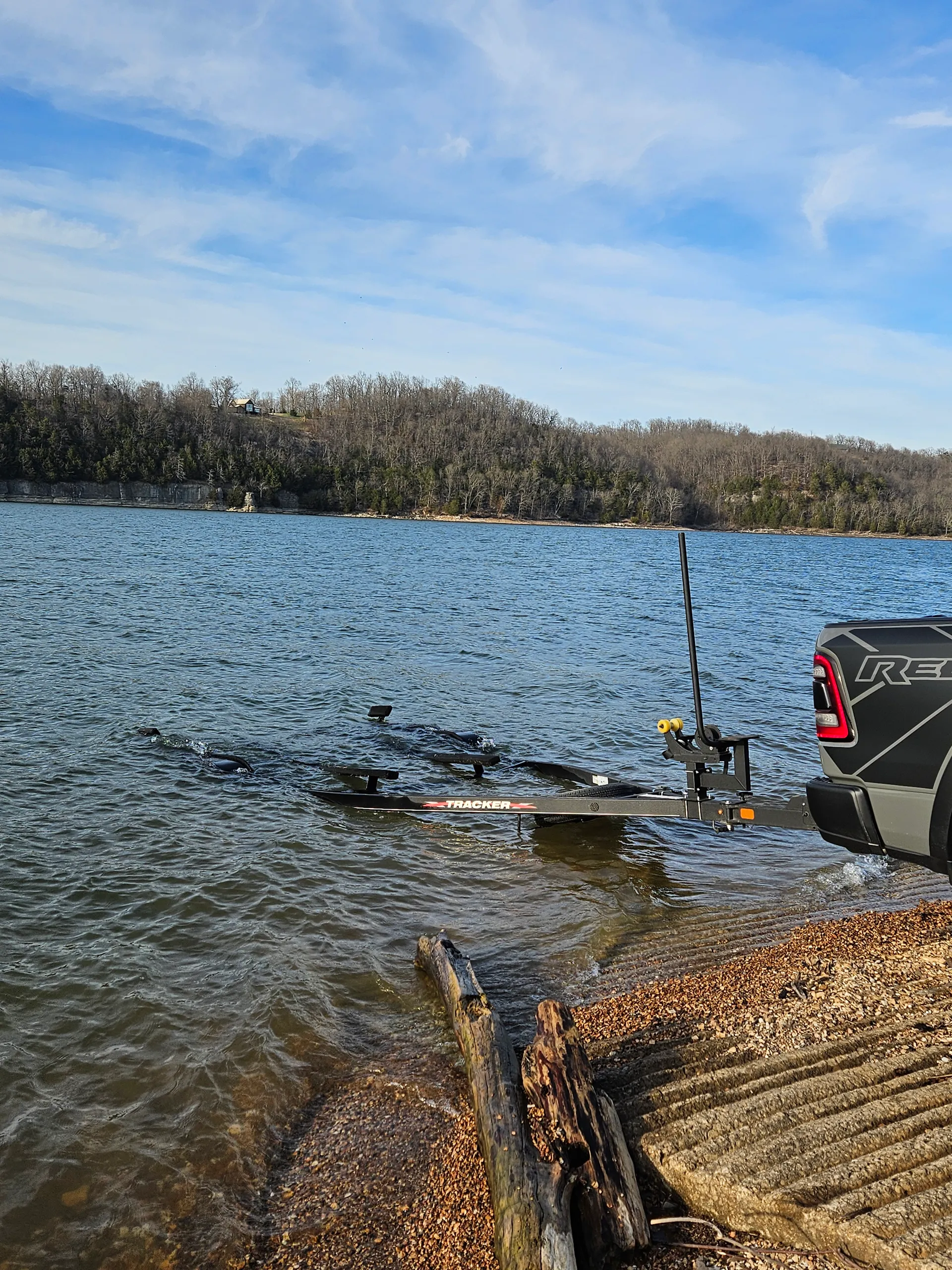 Tracker Pro Team 195 – Perfect for Fishing, Relaxing &amp; Exploring!