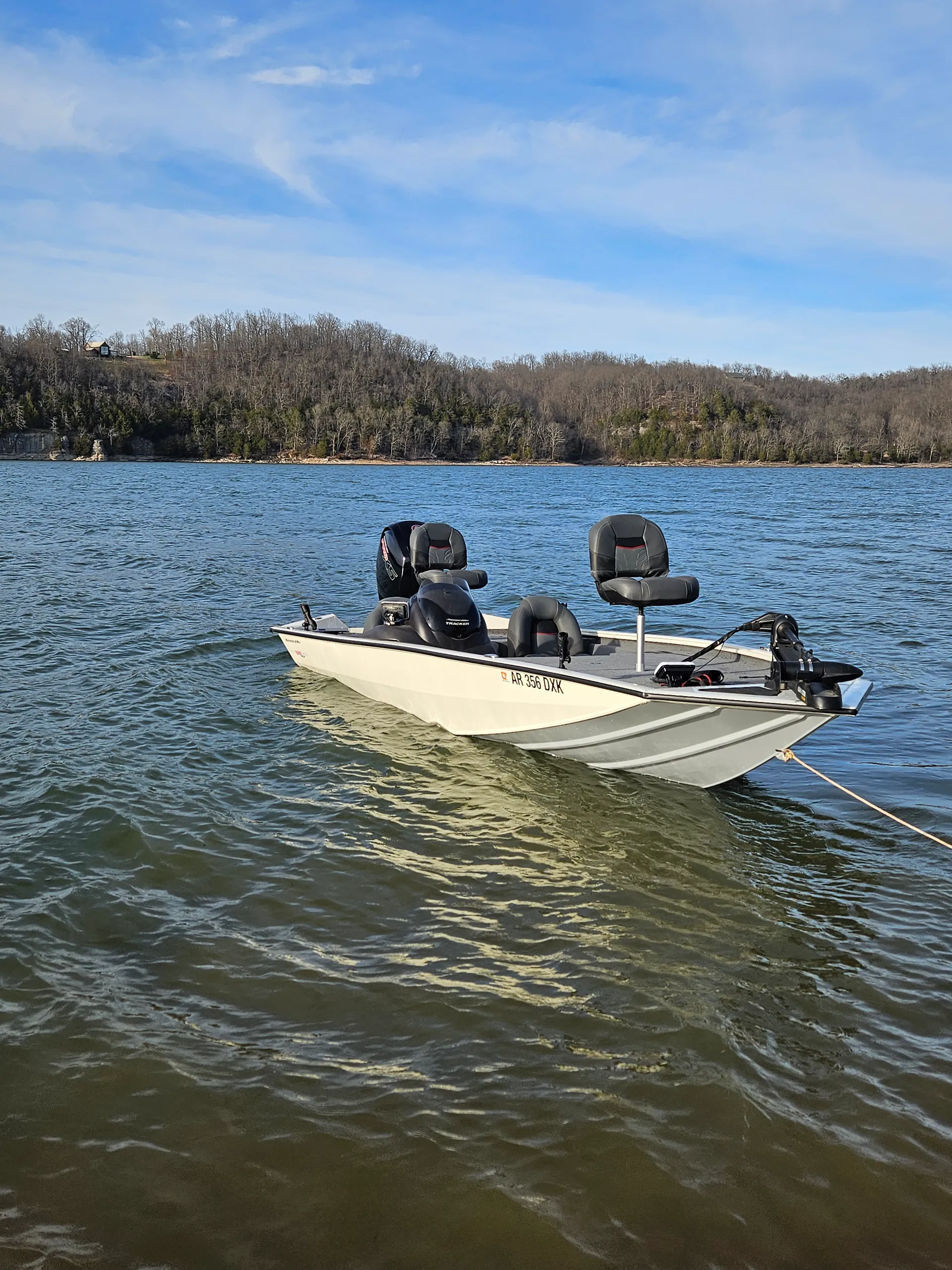 Tracker Pro Team 195 – Perfect for Fishing, Relaxing &amp; Exploring!