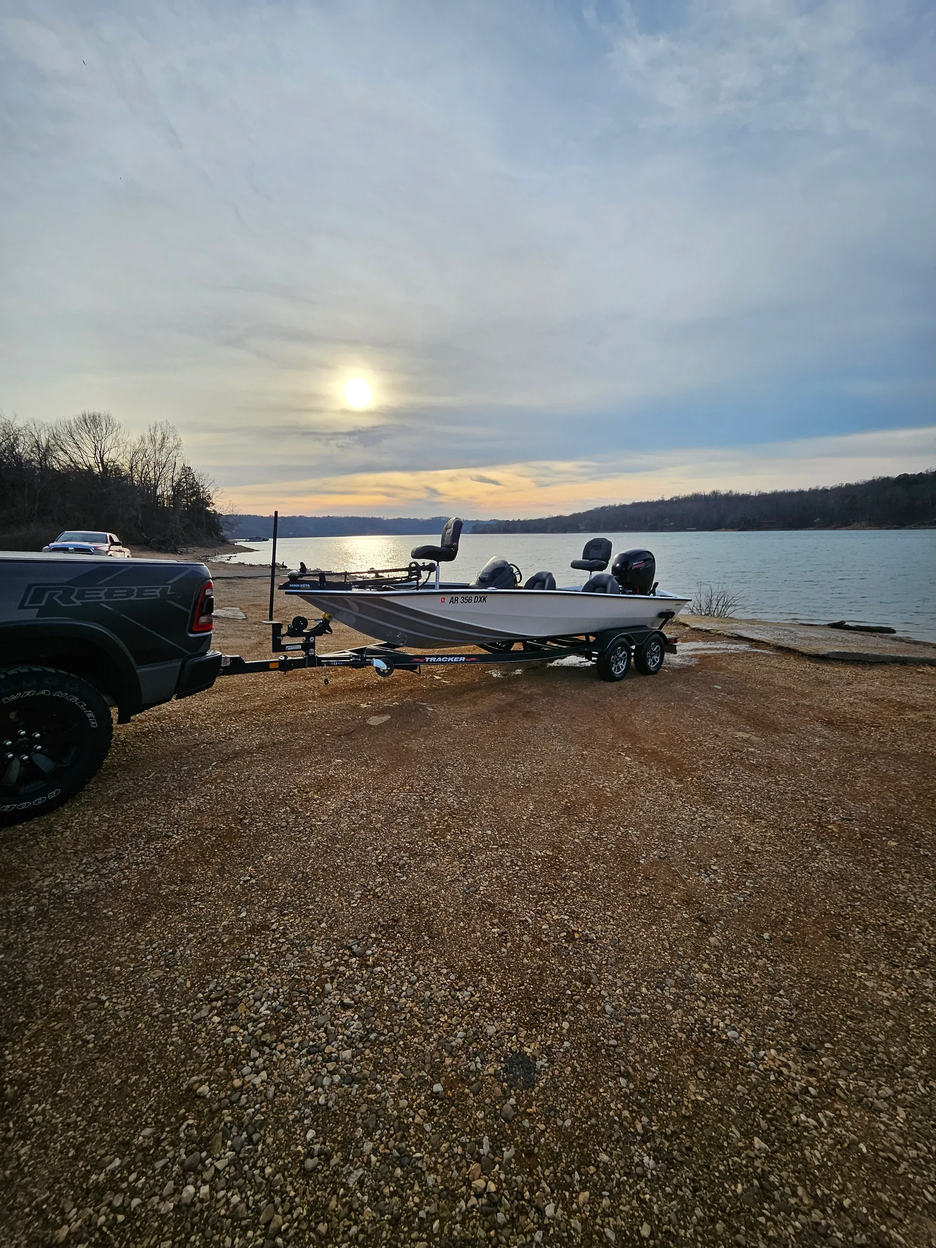 Tracker Pro Team 195 – Perfect for Fishing, Relaxing &amp; Exploring!