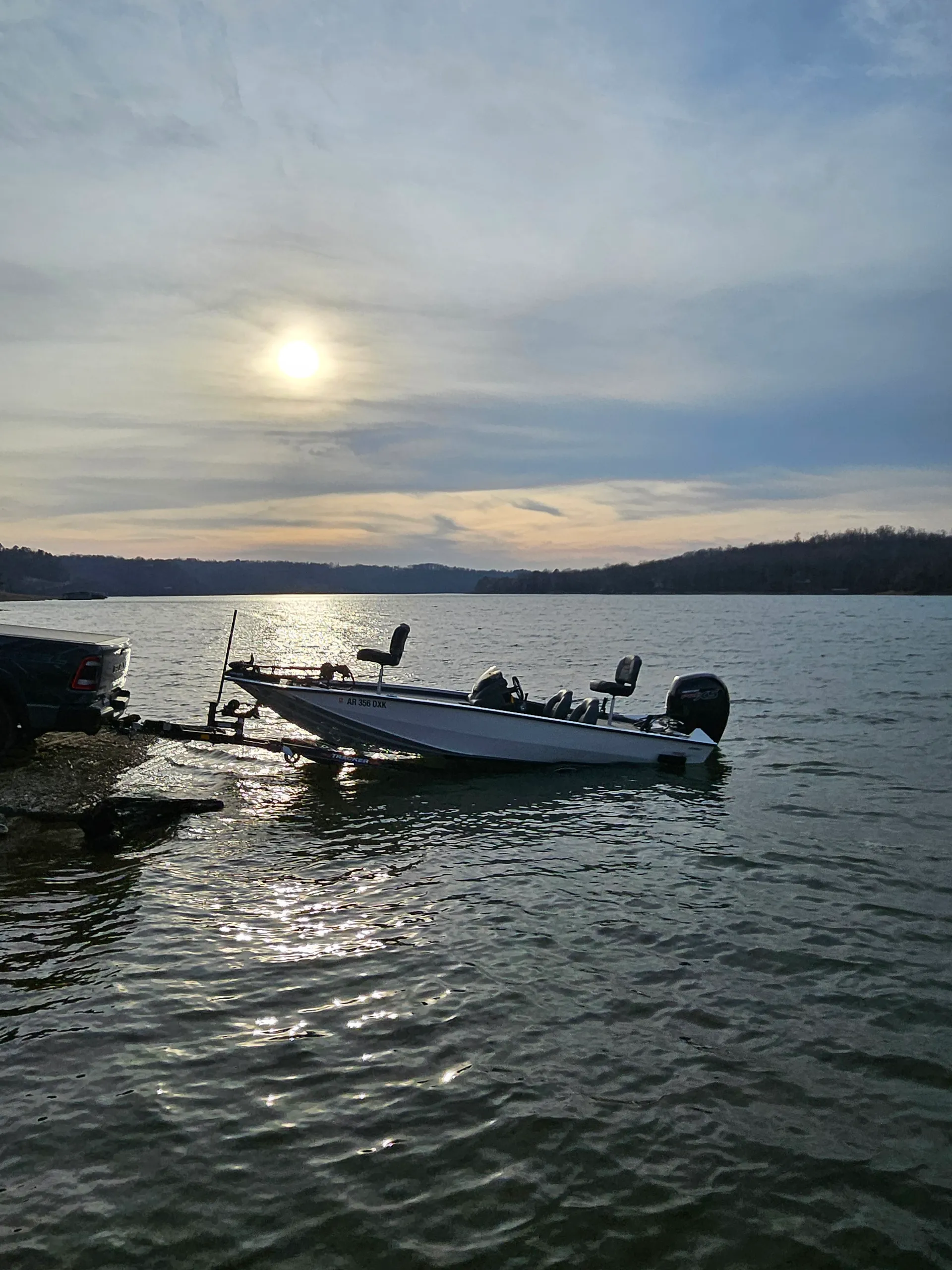 Tracker Pro Team 195 – Perfect for Fishing, Relaxing &amp; Exploring!