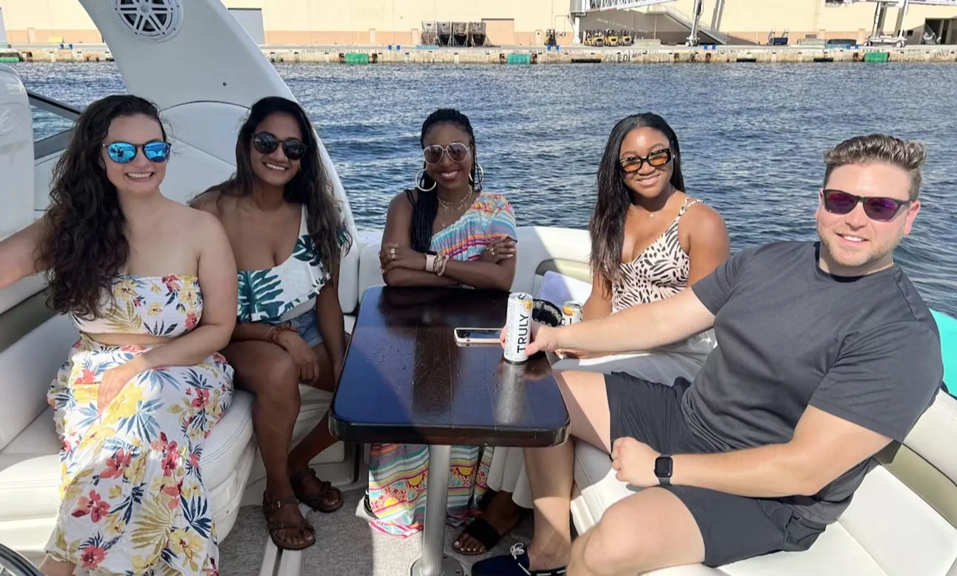 38ft Sea Ray Sundancer Yacht in FORT LAUDERDALE !!